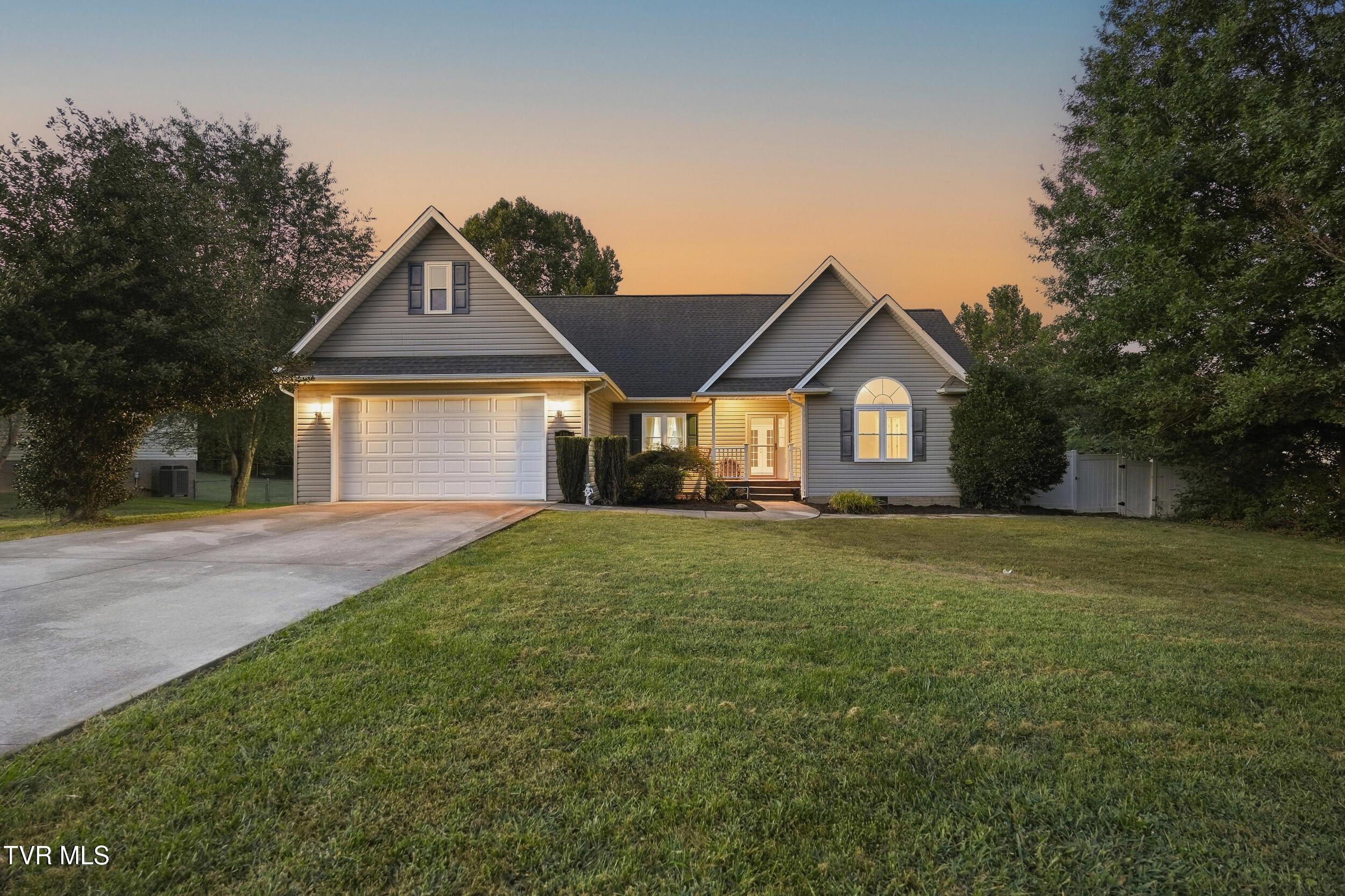 Photo of 3 bed, 2 bath, 2,272 sq ft single family residence at 111 H R King Road