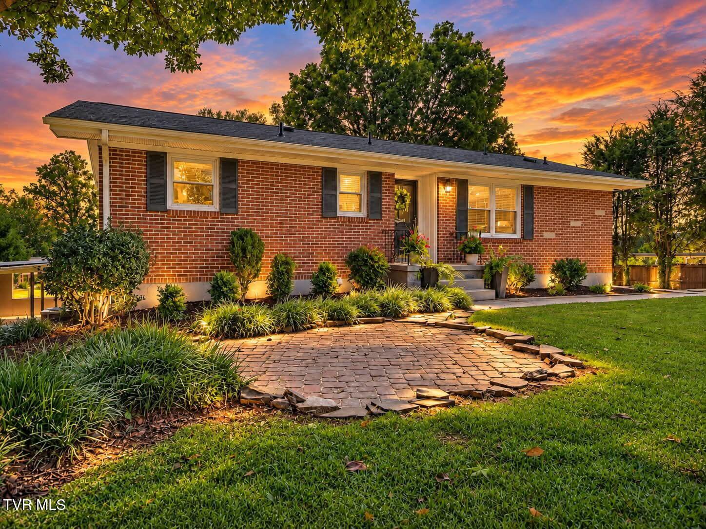 Photo of 4 bed, 3 bath, 2,192 sq ft single family residence at 1721 Holston Drive