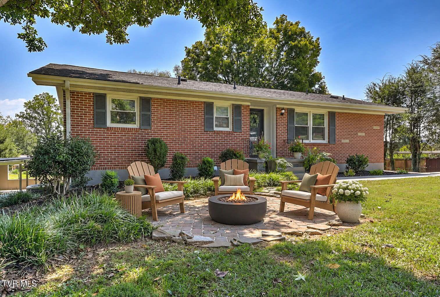 2-web-or-mls-1721 Holston Staged DK-8