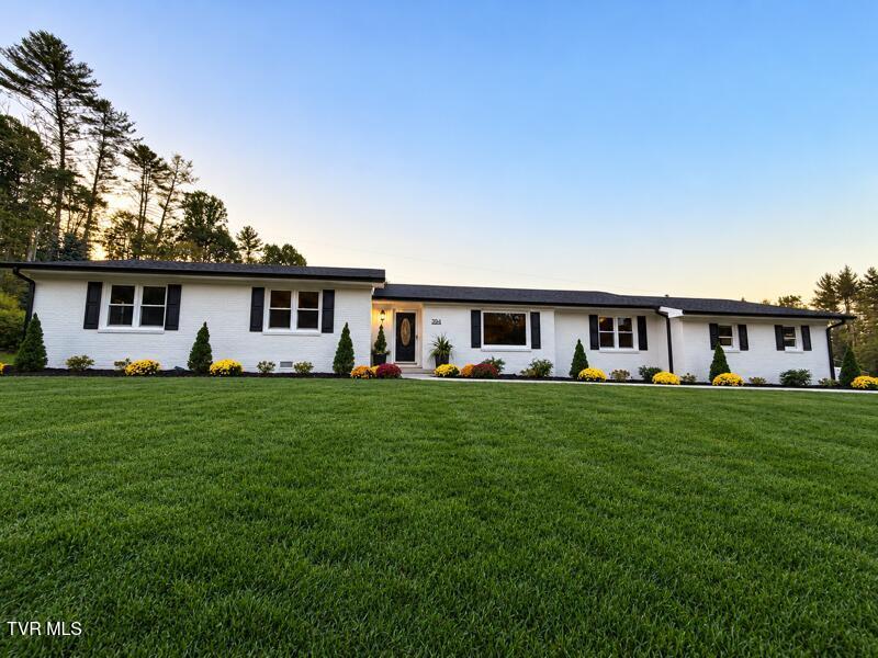 Photo of 4 bed, 3 bath, 2,037 sq ft single family residence at 394 Cedar Street