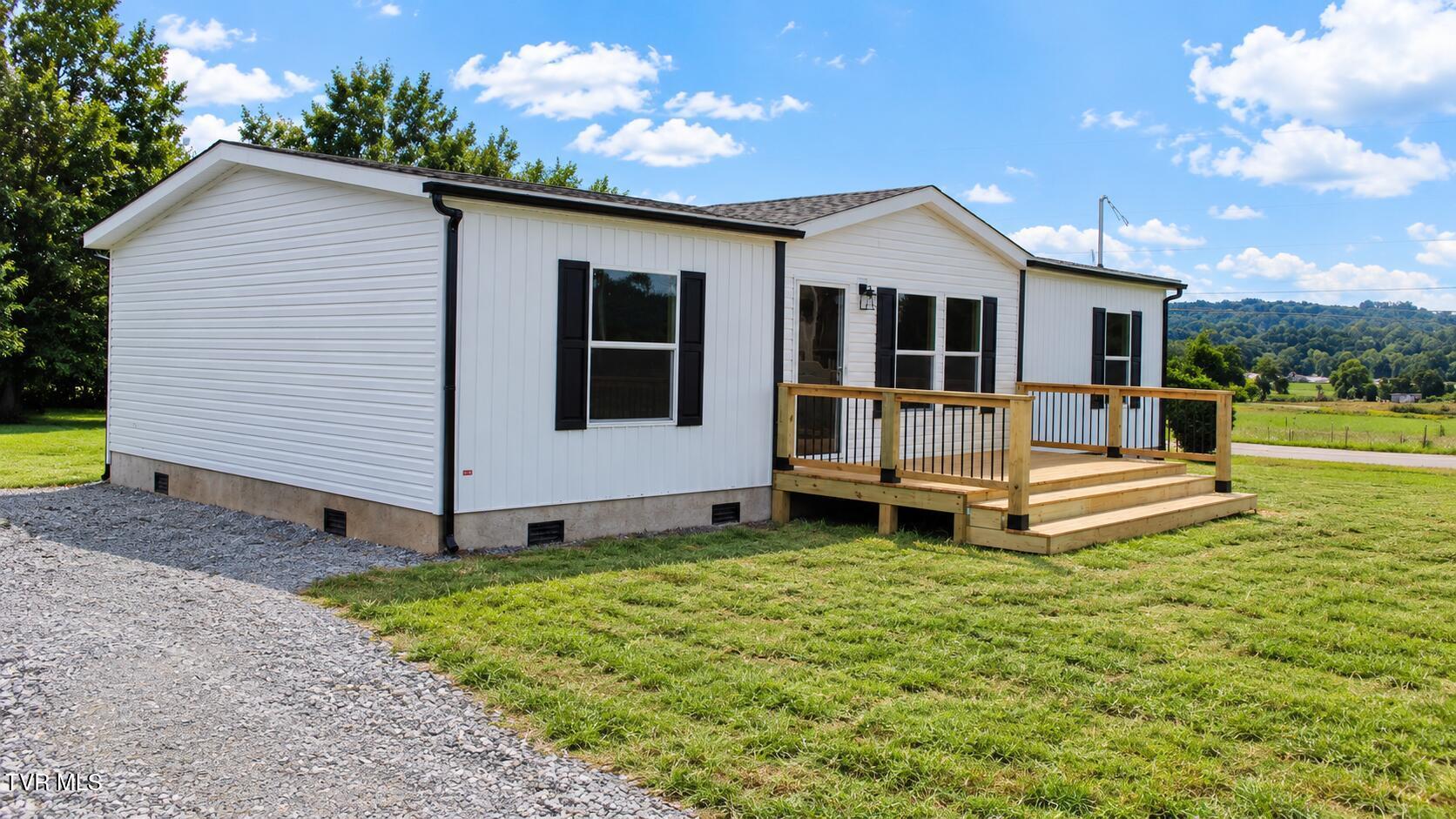 Photo of 3 bed, 2 bath, 1,280 sq ft single family residence at 104 Chinquapin Lane