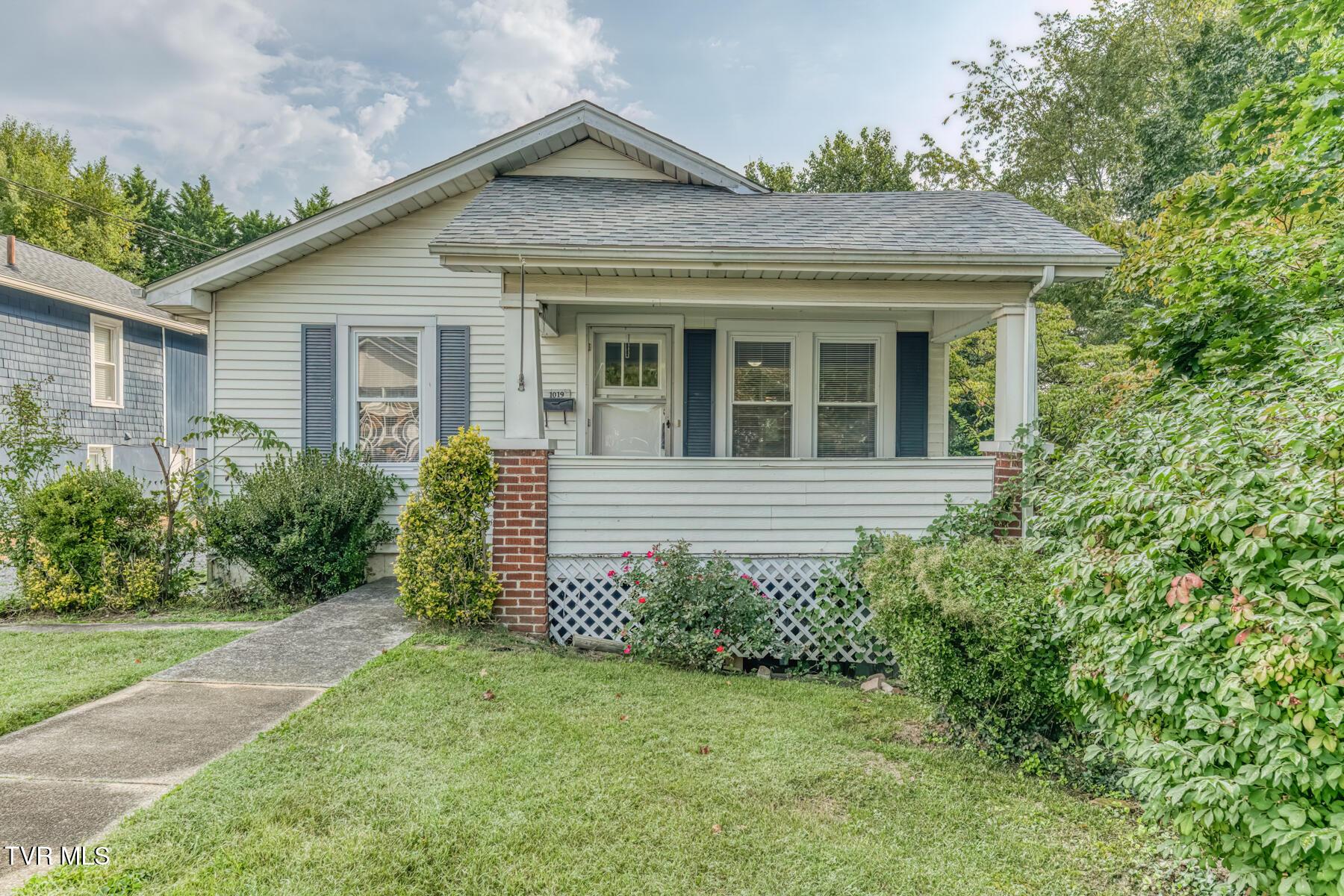 Photo of 2 bed, 1 bath, 972 sq ft residential lease at 1019 Florida Avenue