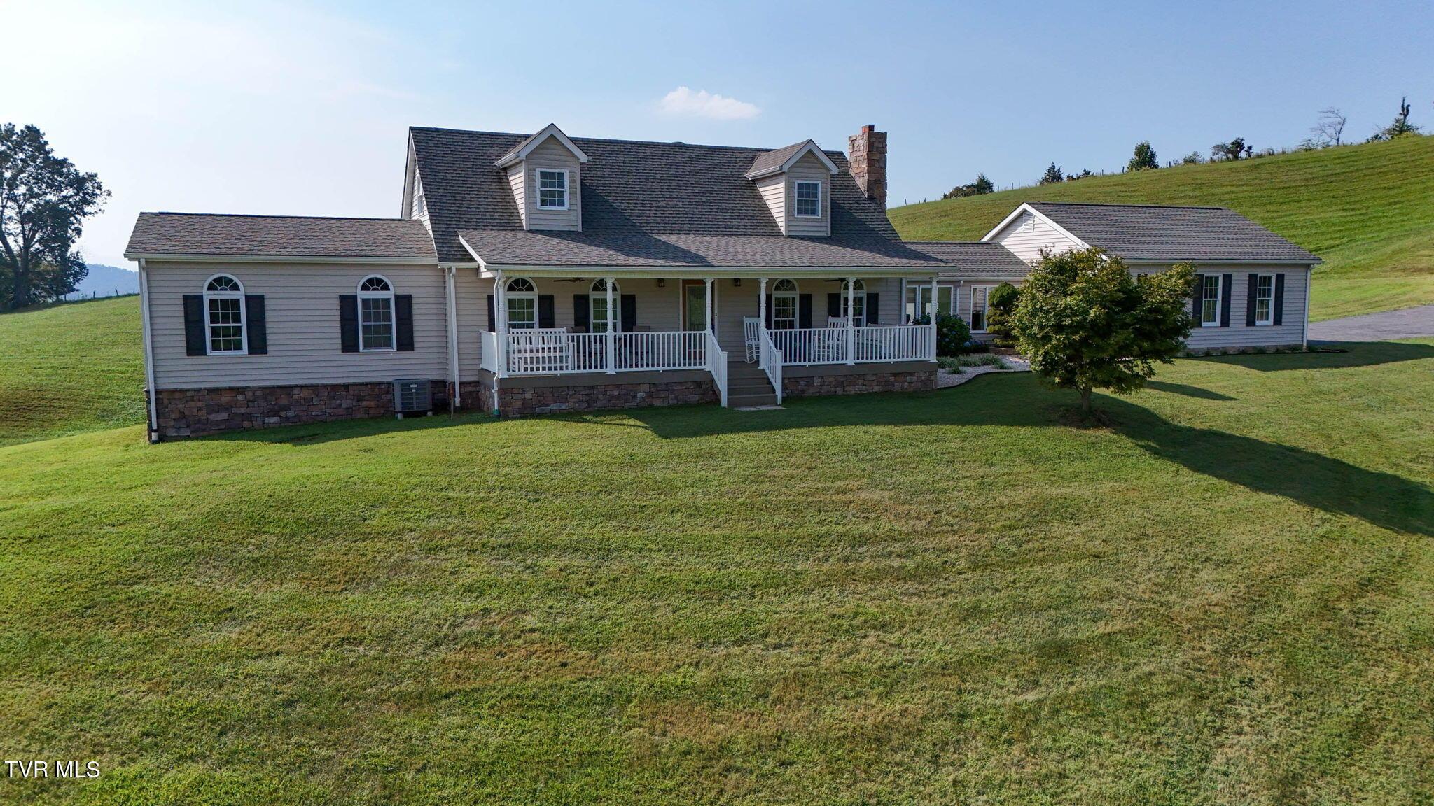 Photo of 4 bed, 3 bath, 2,572 sq ft single family residence at 1408 Big Hollow Road