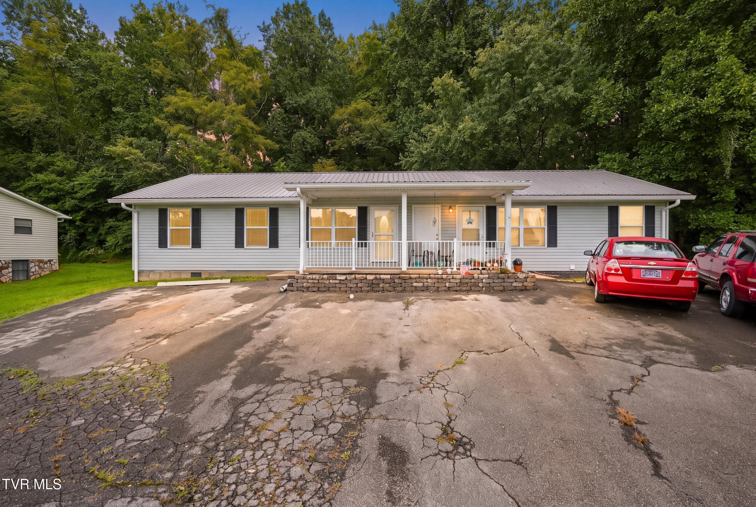 Photo of 5 bed, 3 bath, 1,846 sq ft single family residence at 377 Bandy Road