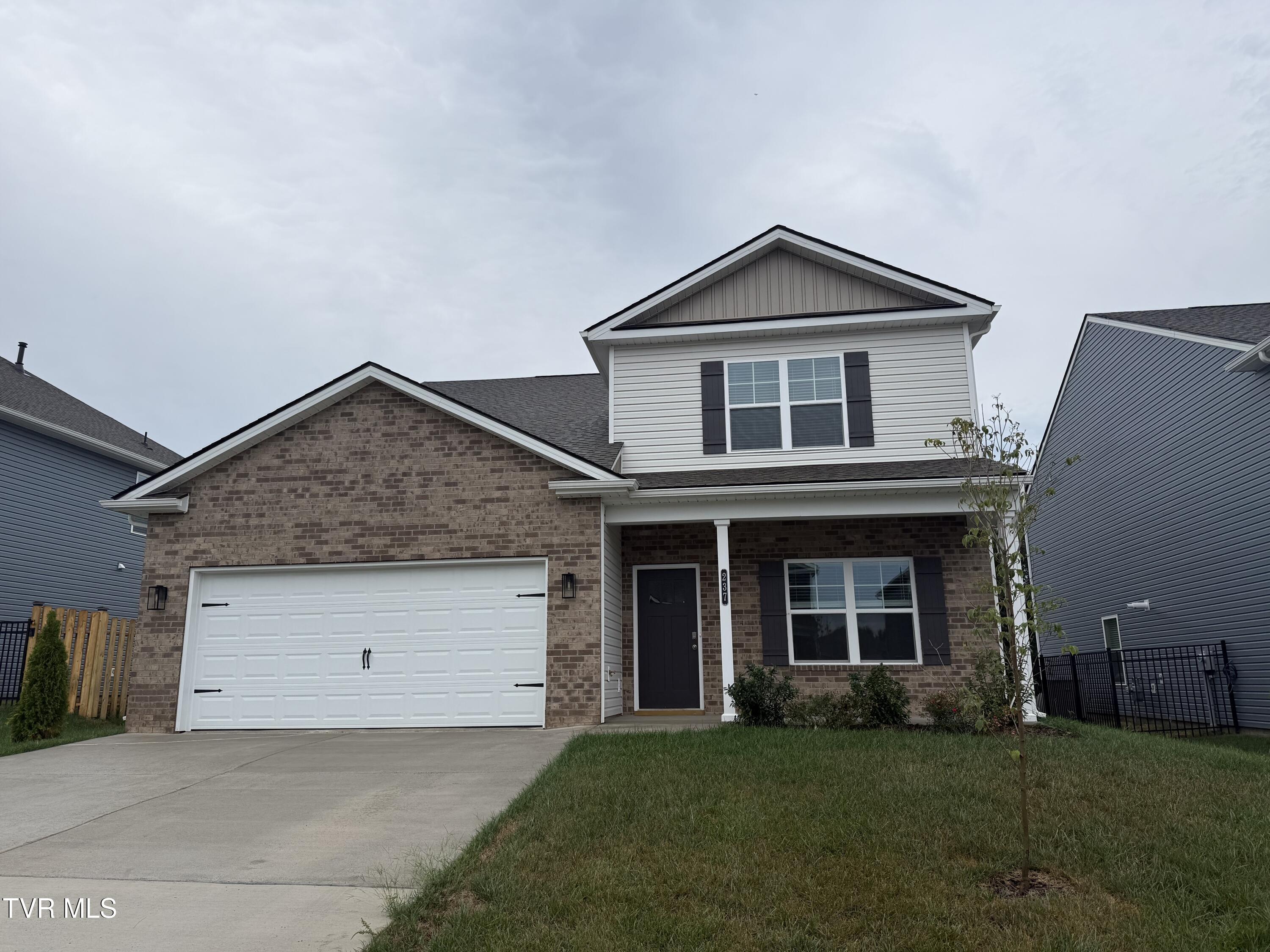 Photo of 5 bed, 4 bath, 2,618 sq ft residential lease at 237 Chimney View Loop