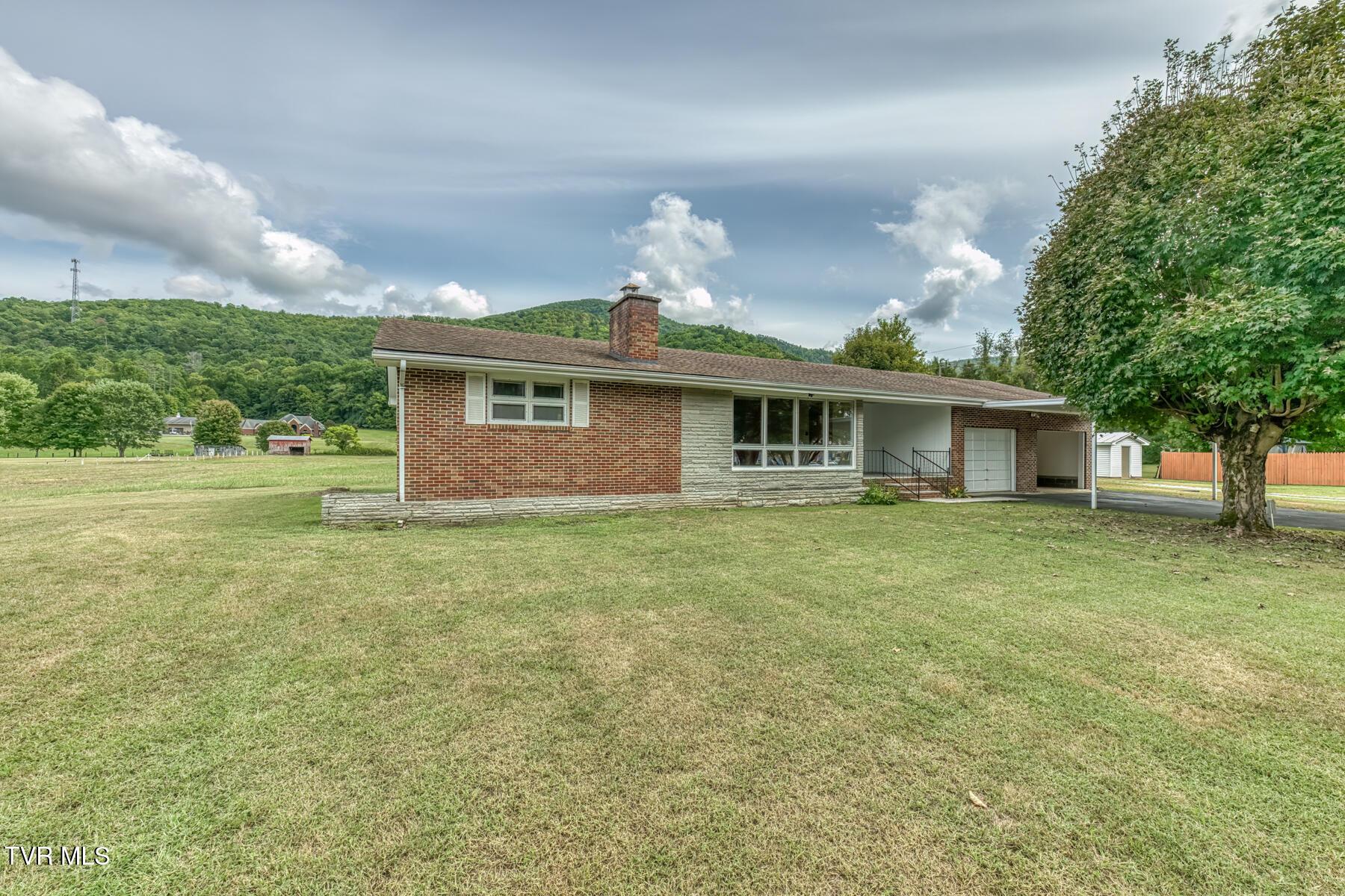 Photo of 3 bed, 1 bath, 1,425 sq ft residential lease at 759 1st Avenue