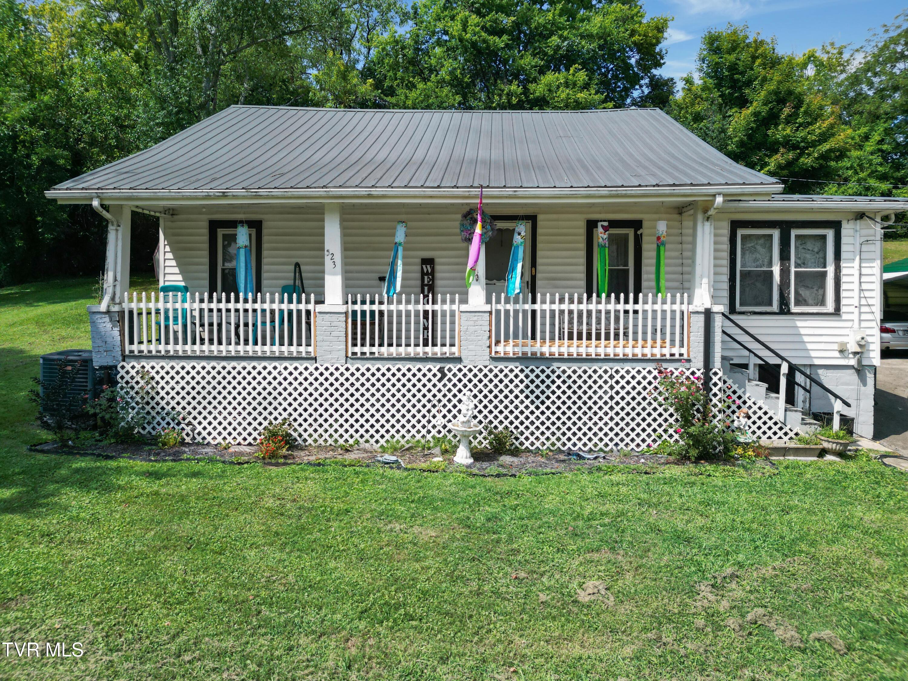 Photo of 3 bed, 2 bath, 2,030 sq ft single family residence at 523 North Irish Street