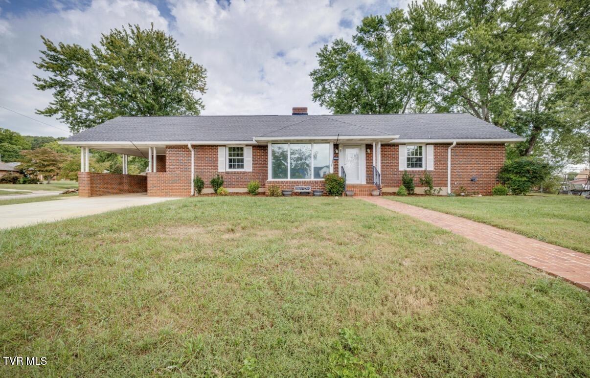Photo of 4 bed, 3 bath, 2,836 sq ft single family residence at 833 Fairmont Avenue