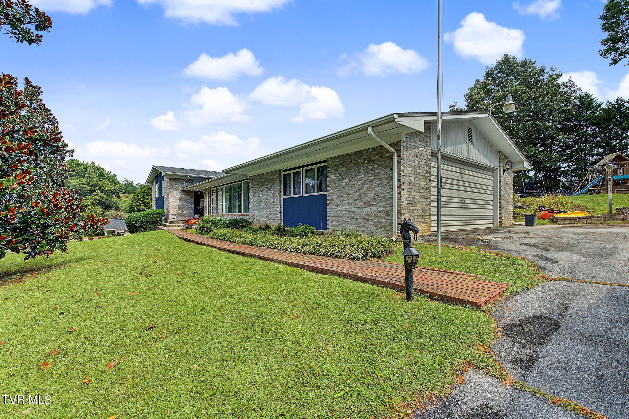 14-web-or-mls-175-fairway-dr