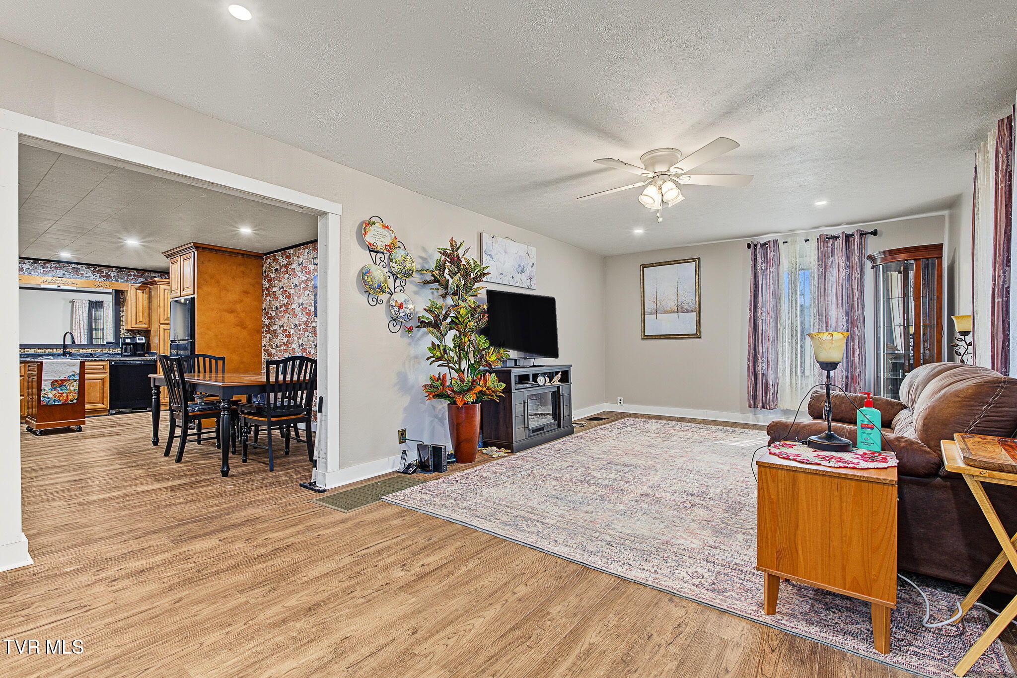 7-web-or-mls-562-garrison-hollow-rd