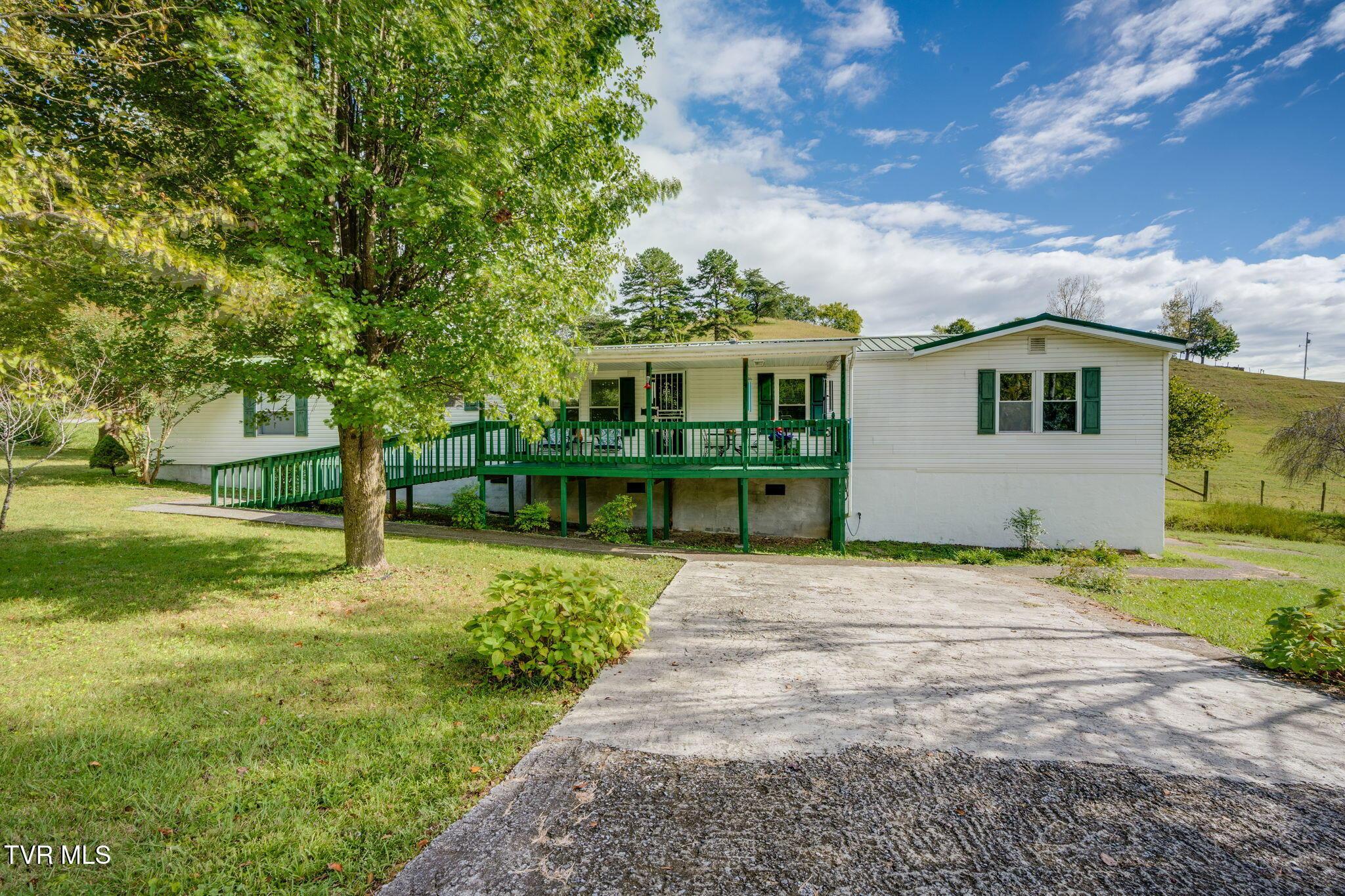 Photo of 4 bed, 2 bath, 1,244 sq ft single family residence at 1545 Chimney Top Loop