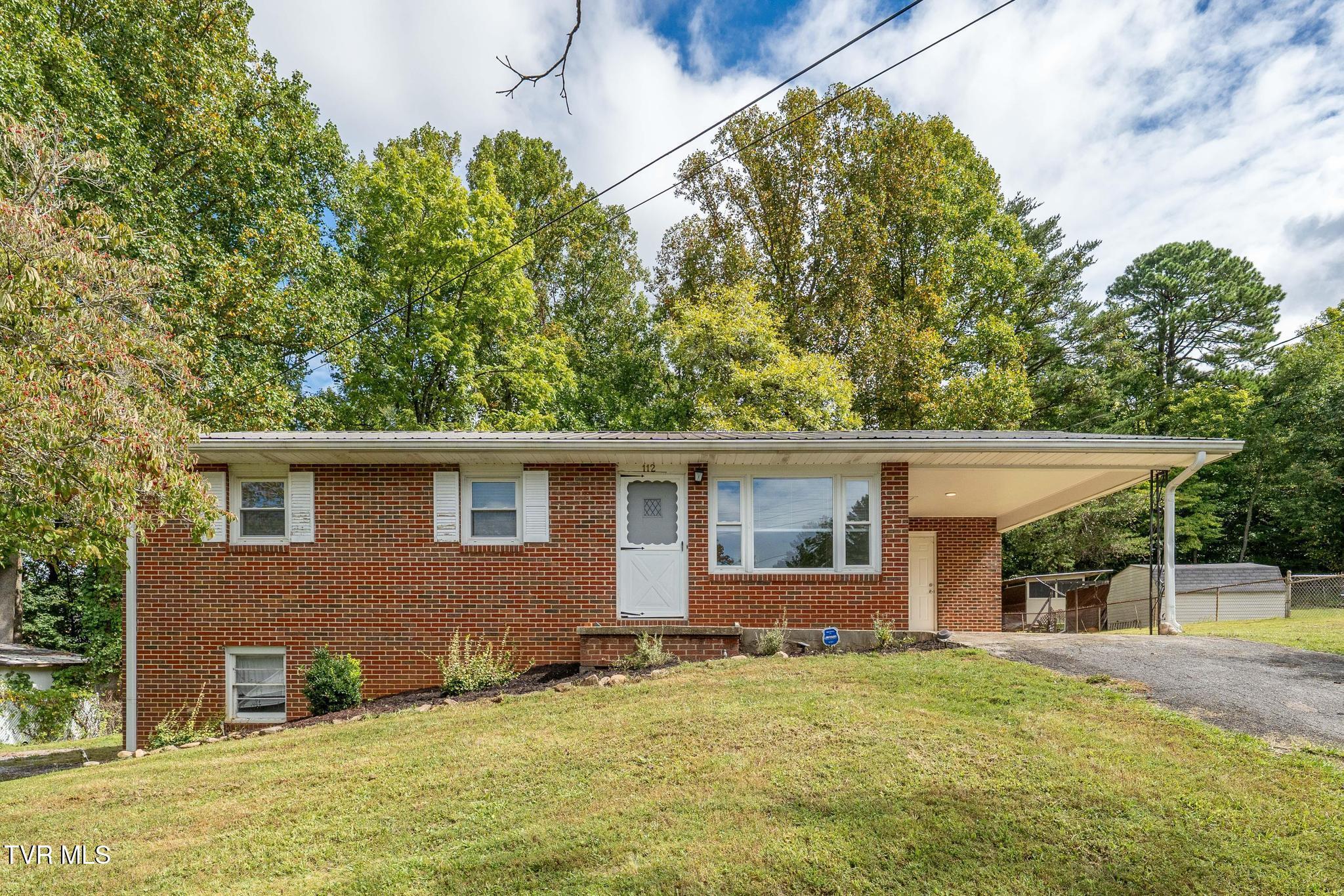 Photo of 3 bed, 1 bath, 953 sq ft residential lease at 112 Evergreen Road