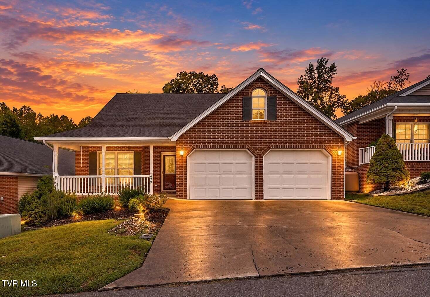Photo of 4 bed, 3 bath, 3,221 sq ft single family residence at 679 Willowcrest Place