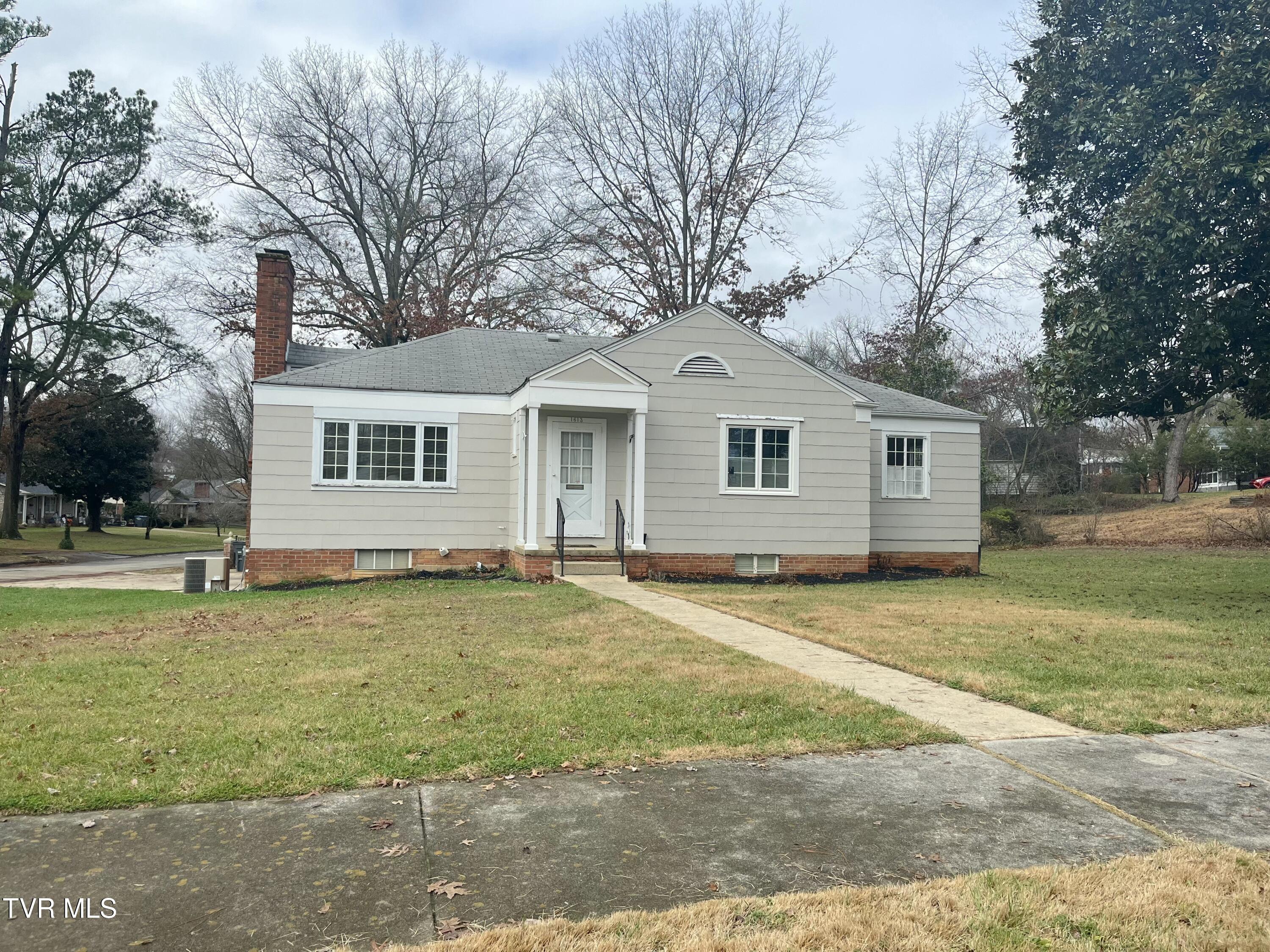 Photo of 3 bed, 2 bath, 2,058 sq ft residential lease at 1613 Belmeade Drive