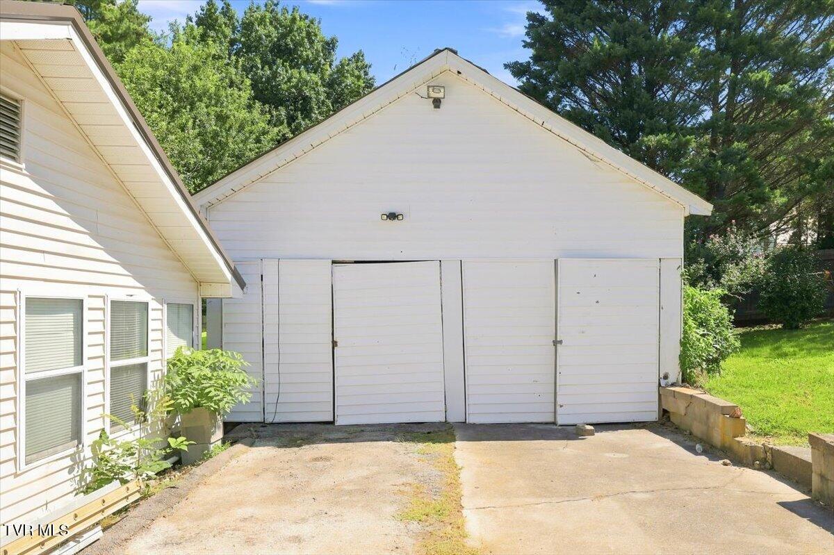 25-204 Huffmaster St 25
