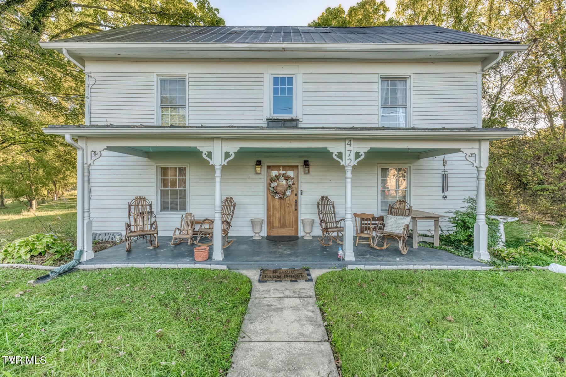 Photo of 3 bed, 3 bath, 2,120 sq ft single family residence at 472 Piney Flats Road