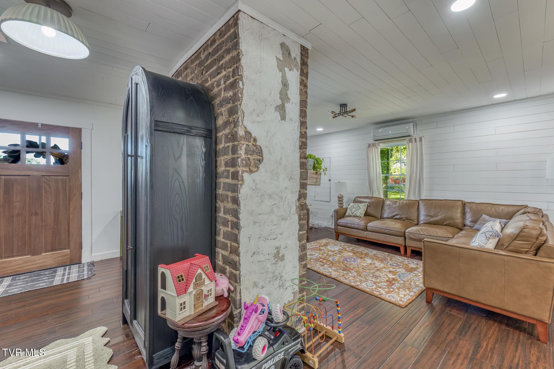 472 Piney Flats Rd-5