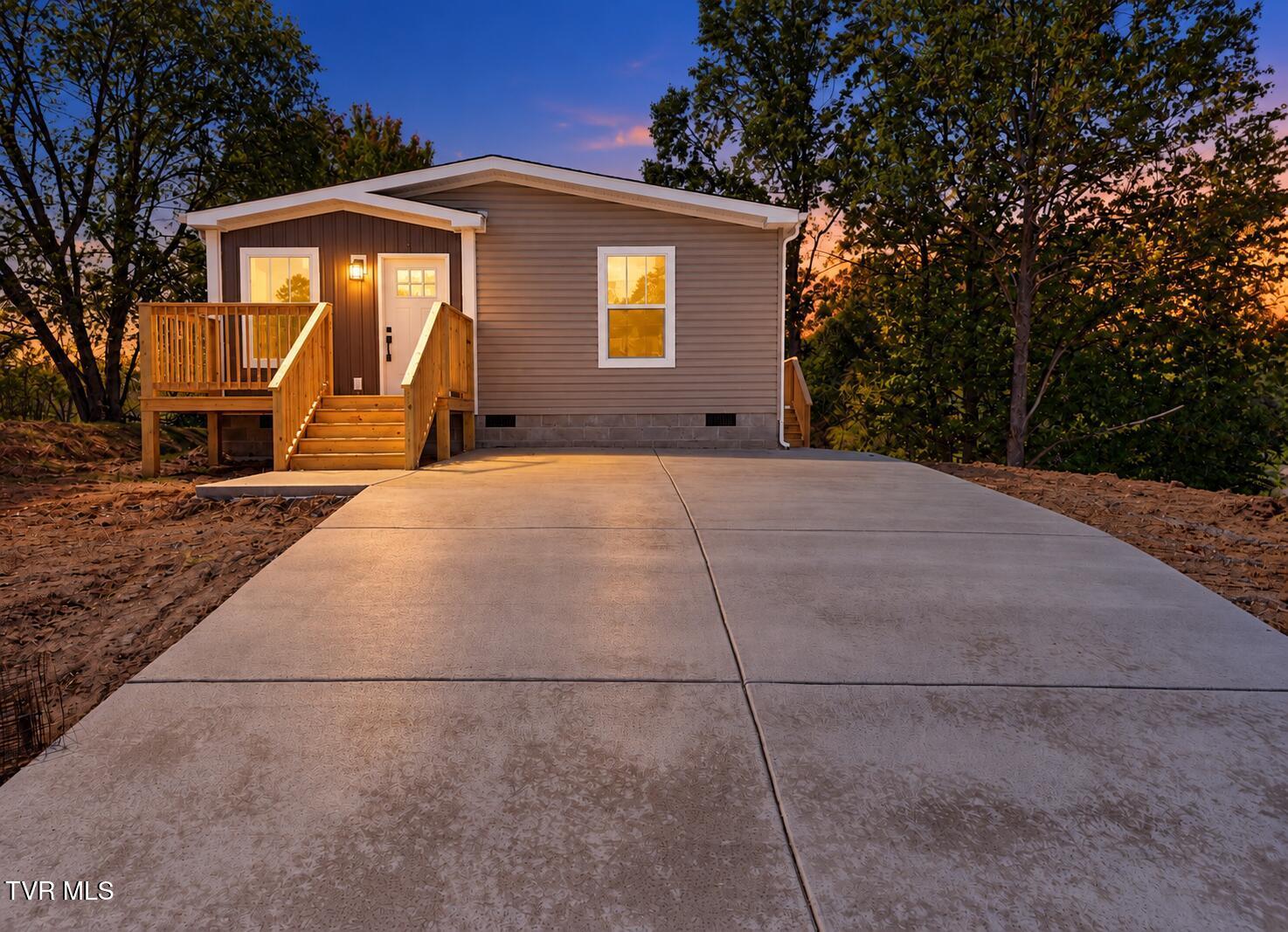 Photo of 2 bed, 2 bath, 1,264 sq ft single family residence at 400 Highland Meadows Drive