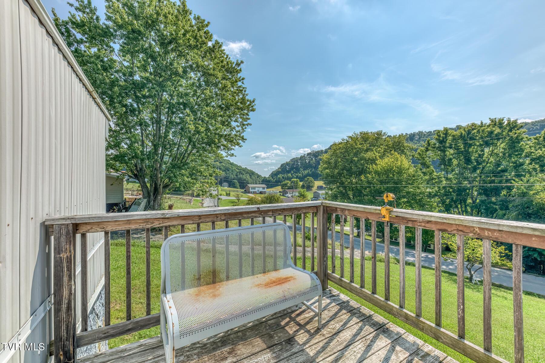 247 Leonard Ln-3