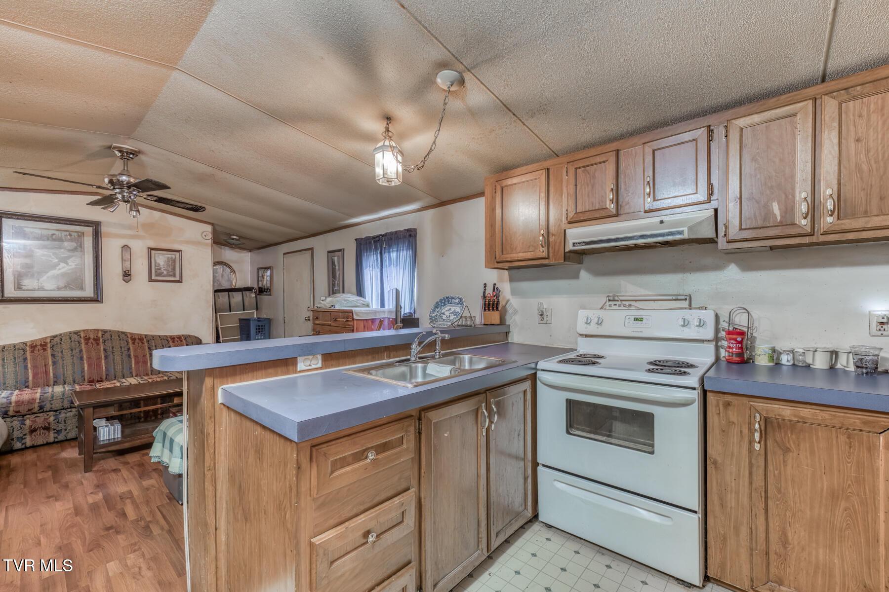 247 Leonard Ln-5