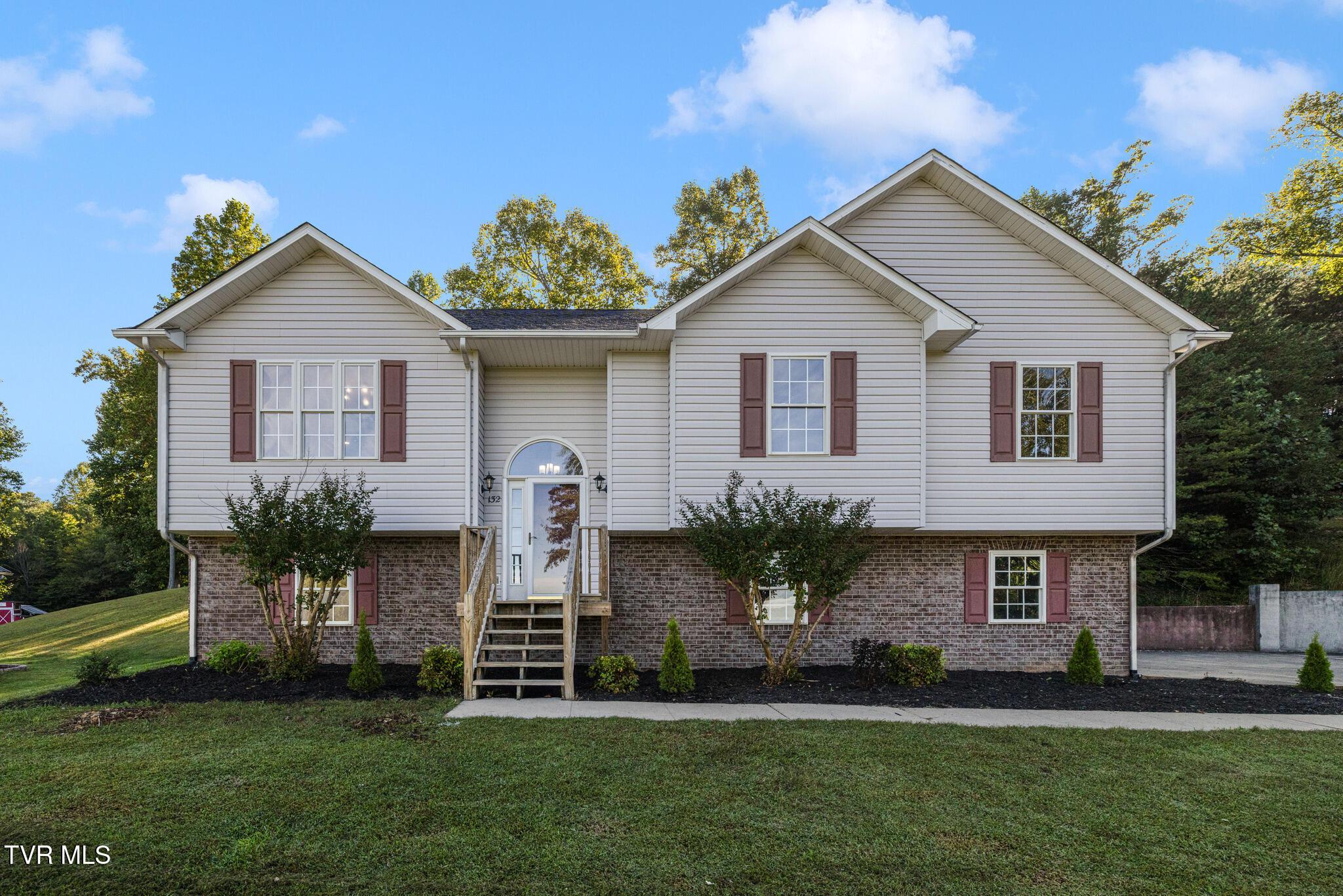 Photo of 4 bed, 3 bath, 2,130 sq ft single family residence at 132 Elizabeth Ann Circle