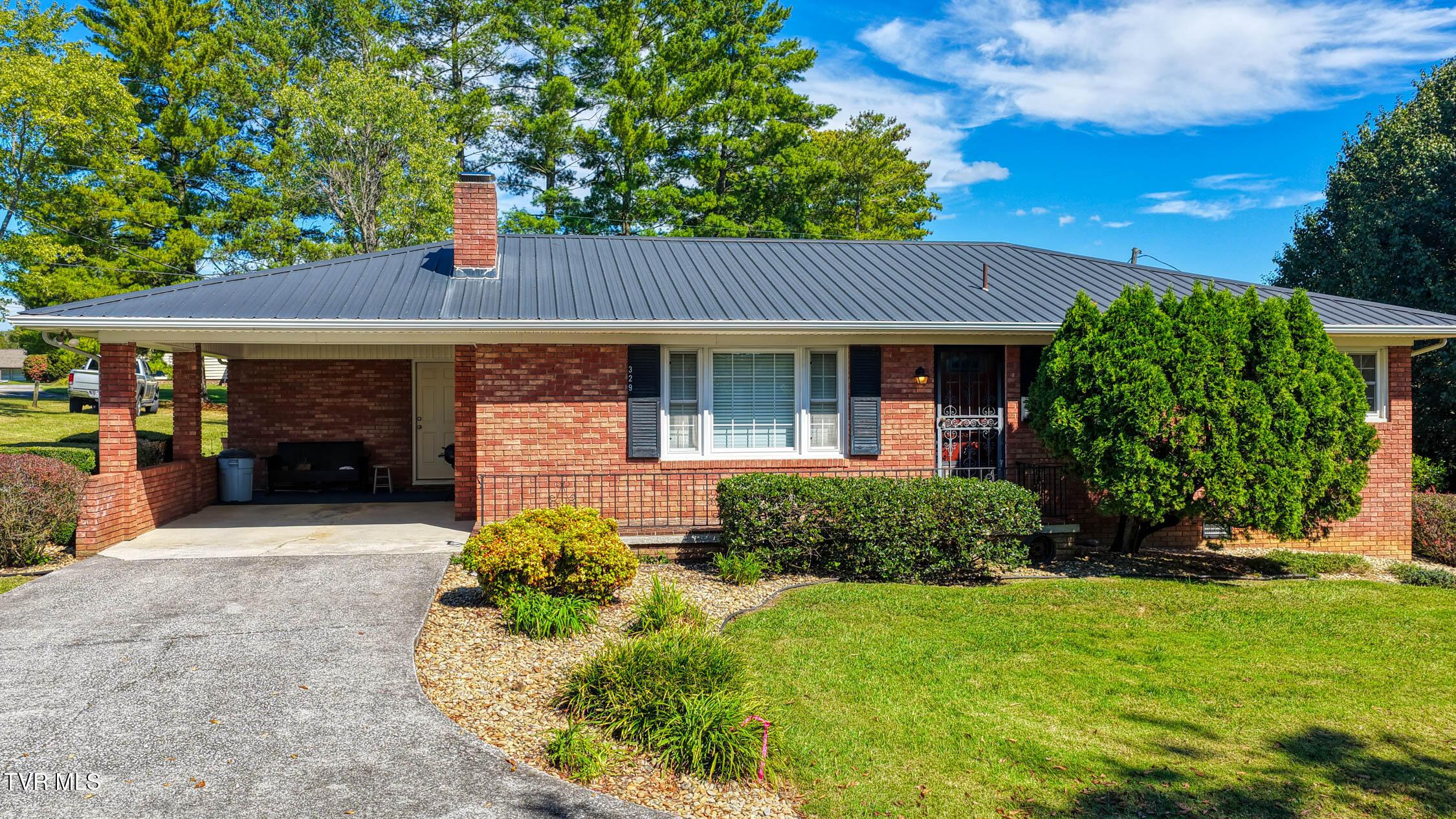 Photo of 3 bed, 1 bath, 1,176 sq ft single family residence at 329 Allen Drive