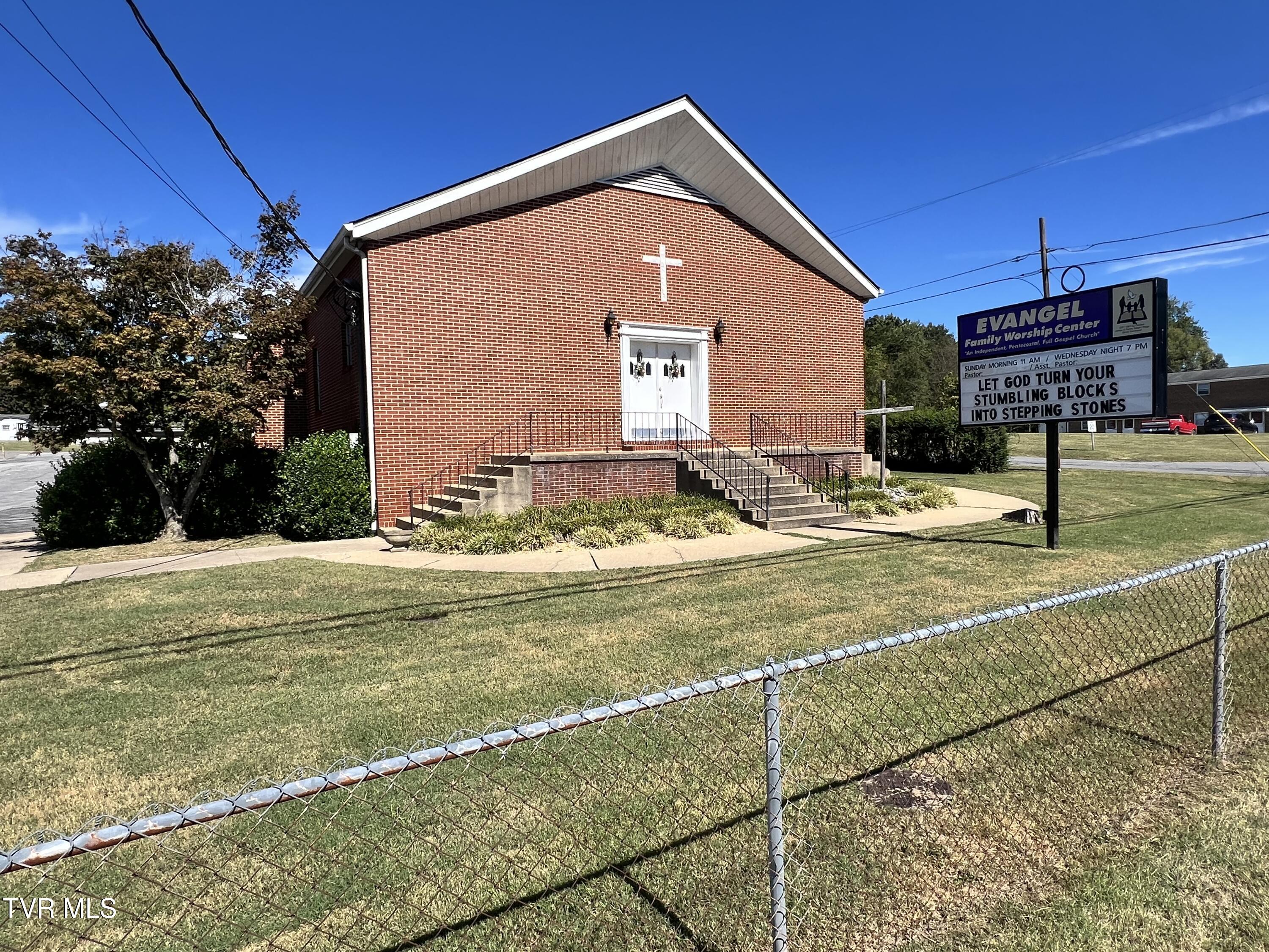 Photo of 9,400 sq ft, 1.43 ac commercial sale at 1928 Bloomingdale Road