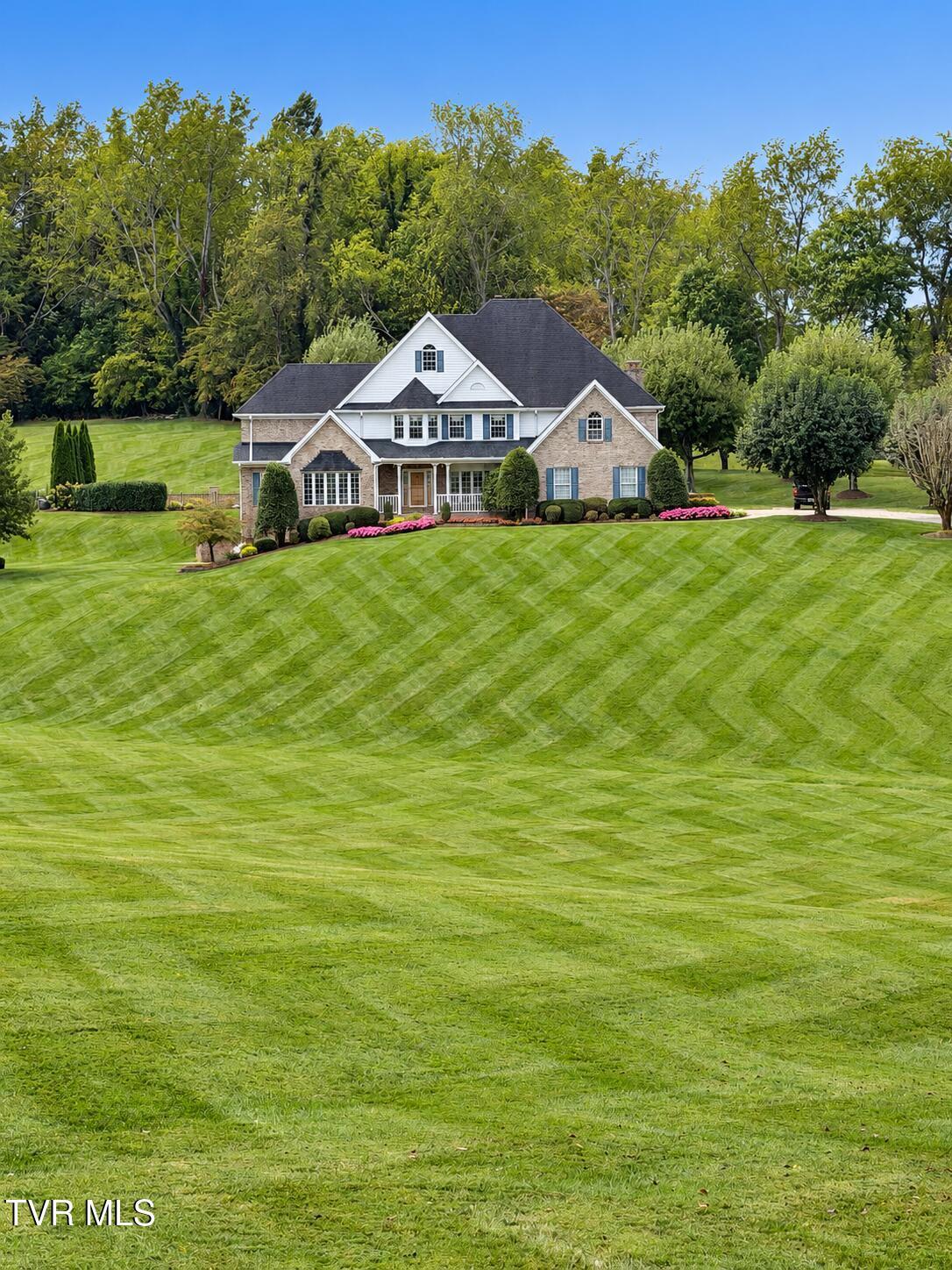 Photo of 4 bed, 7 bath, 6,307 sq ft single family residence at 137 Westover Drive