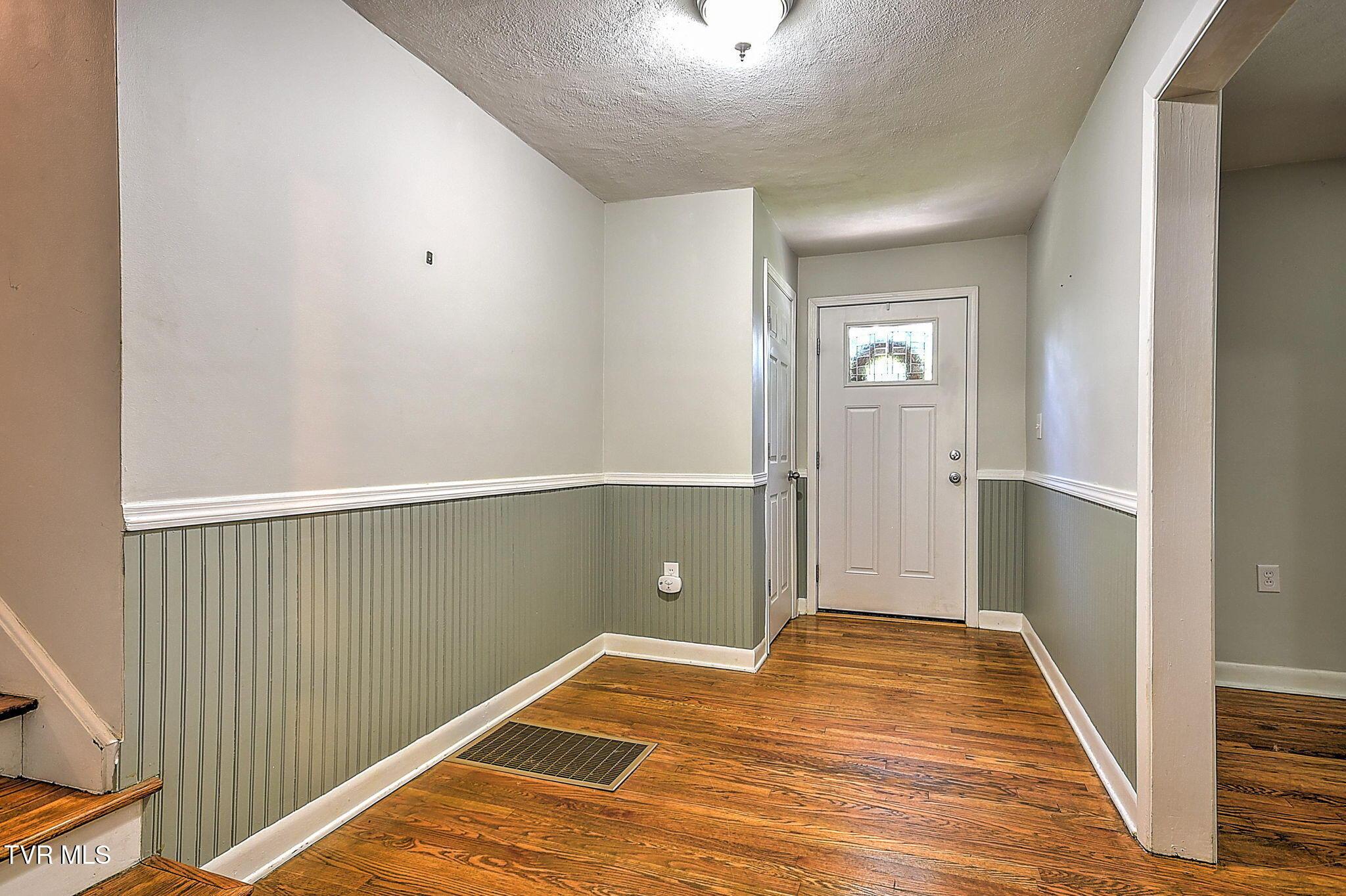 4-web-or-mls-197 Beechwood Rd AH-4