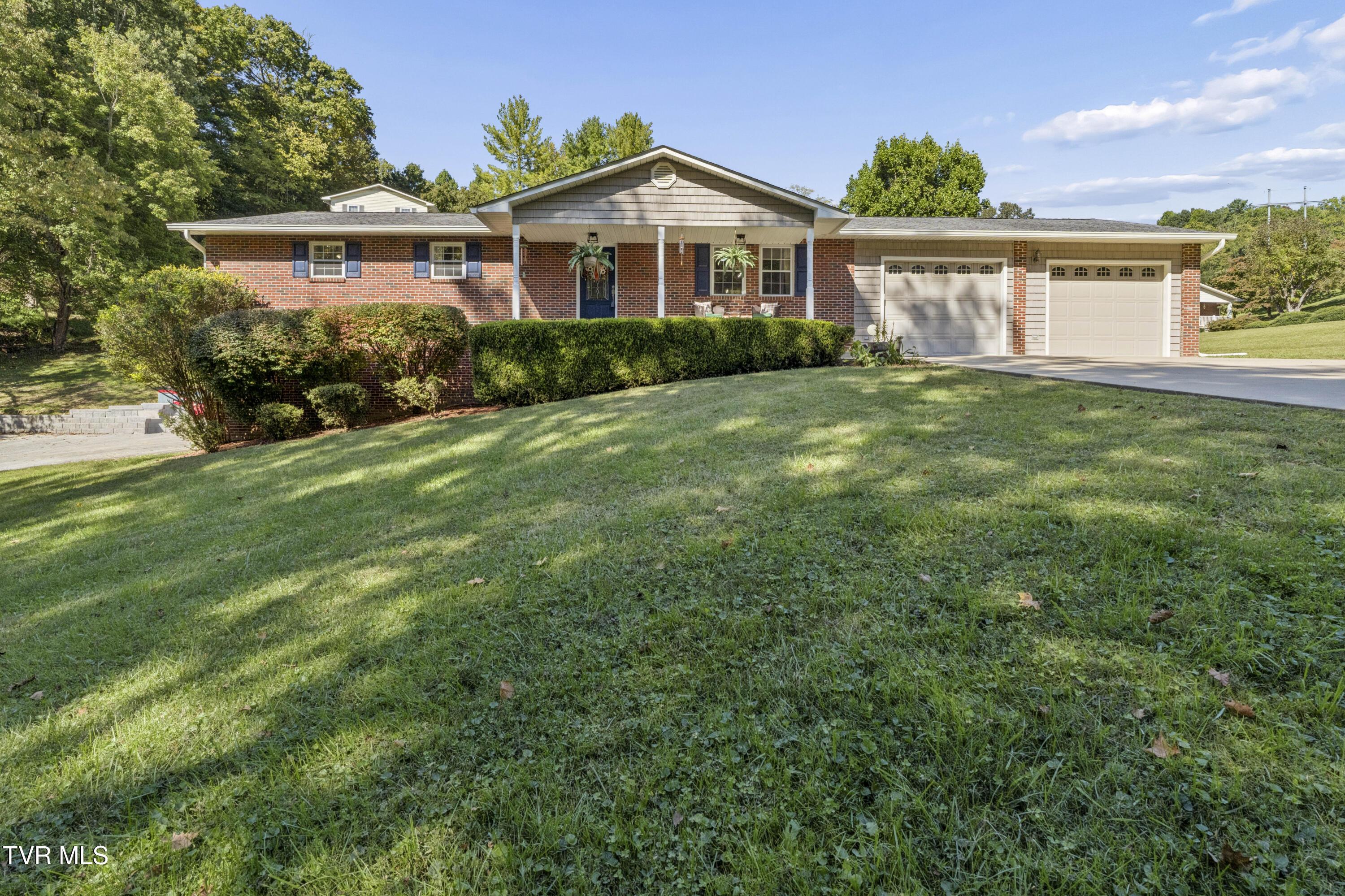 Photo of 5 bed, 3 bath, 2,718 sq ft single family residence at 413 Greenbrook Circle
