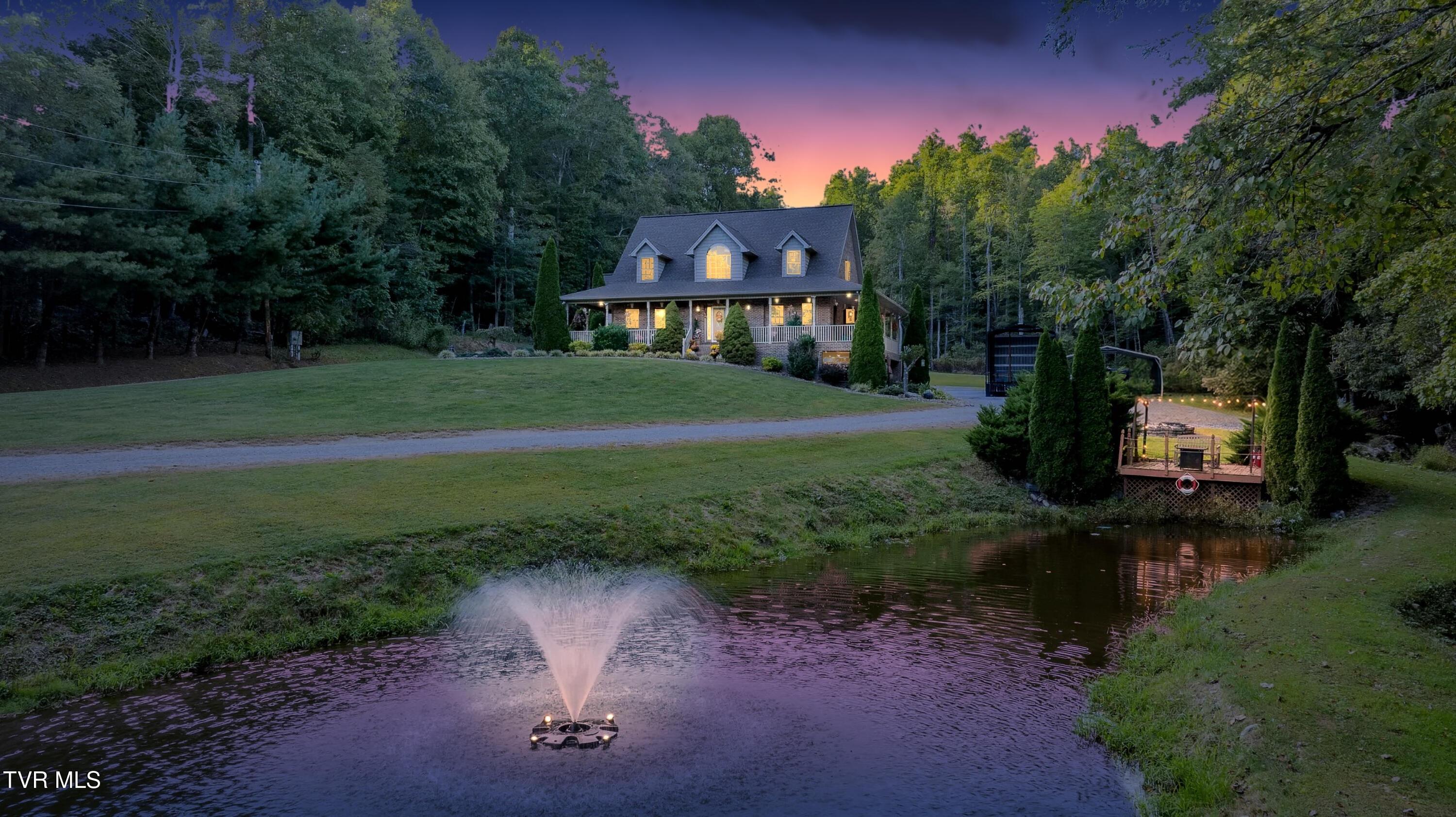 Photo of 3 bed, 4 bath, 3,725 sq ft single family residence at 500 Piney Grove Road
