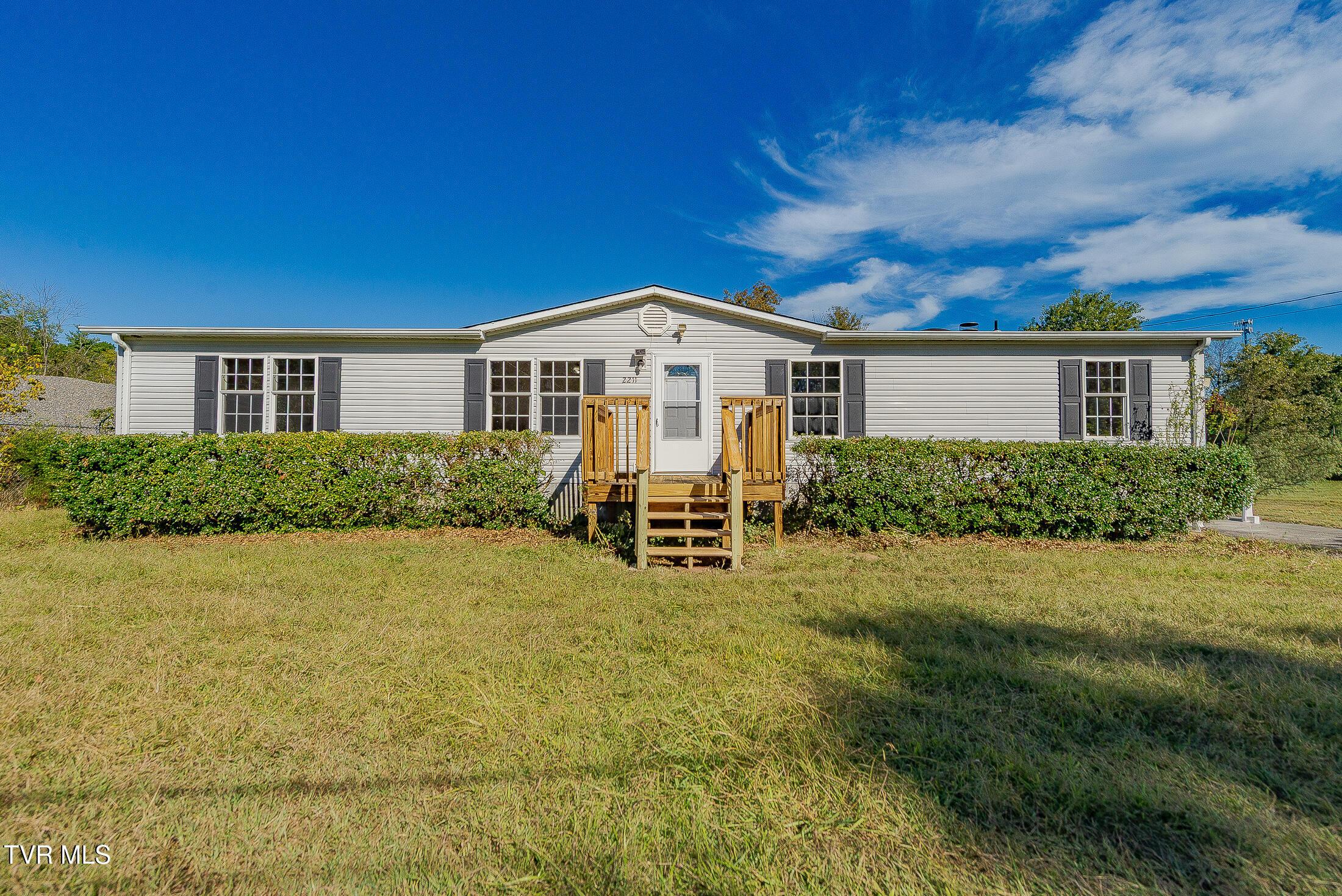 Photo of 3 bed, 2 bath, 1,620 sq ft residential lease at 2211 Diana Avenue