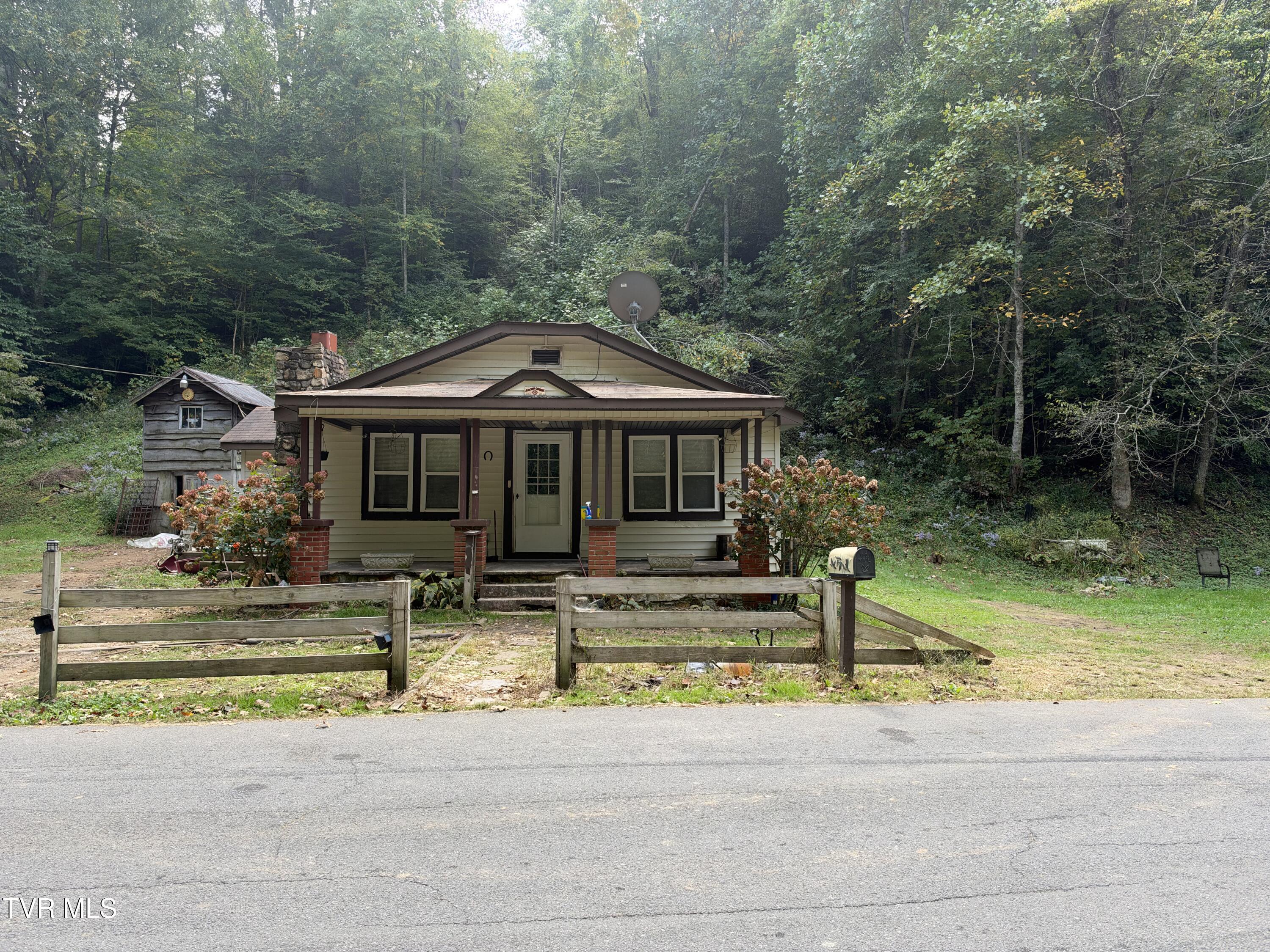 Photo of 2 bed, 1 bath, 1,086 sq ft single family residence at 232 Bear Branch Road
