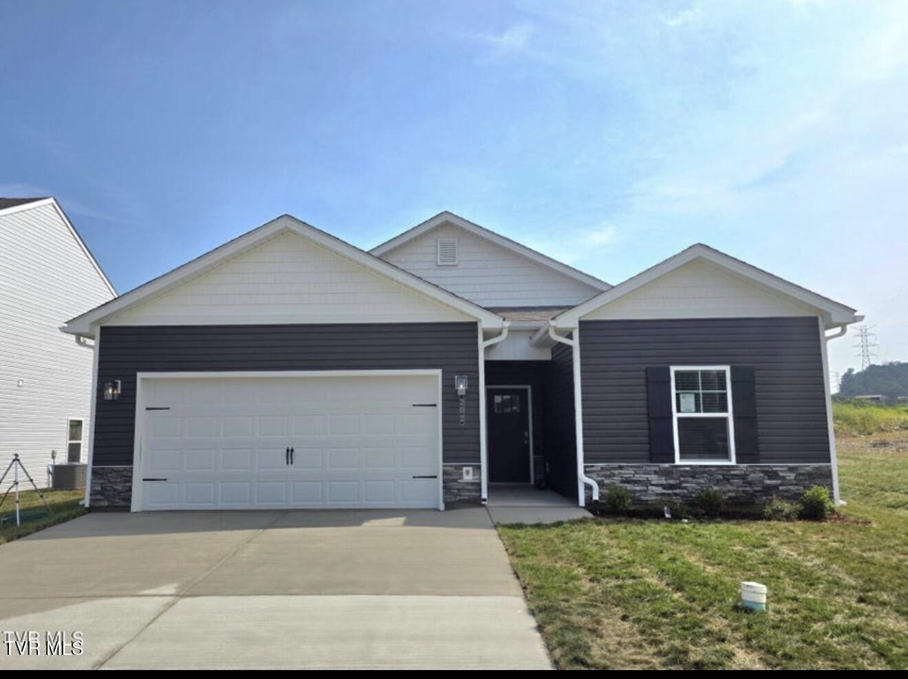 Photo of 3 bed, 2 bath, 1,343 sq ft residential lease at 202 Wisteria Drive