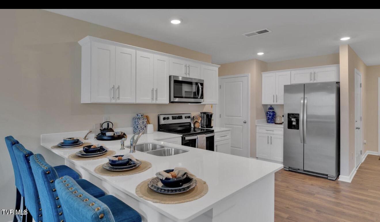 3 bed, 2 bath, 1,343 sq ft residential lease at 202 Wisteria Drive