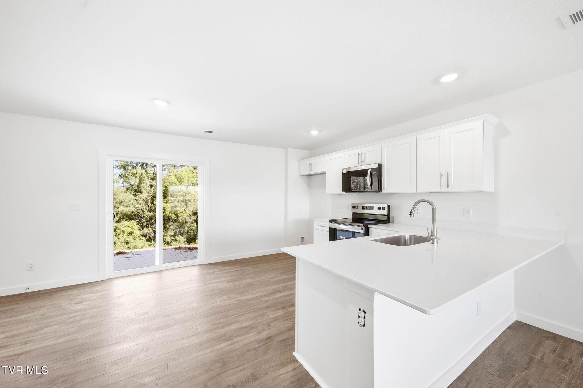 25-web-or-mls-1186 Aspen Ter-6