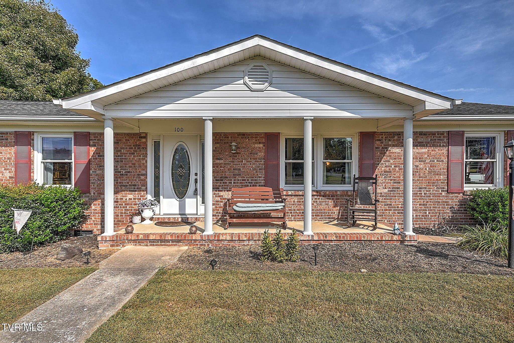 4-web-or-mls-100 Royal Oaks SM-4