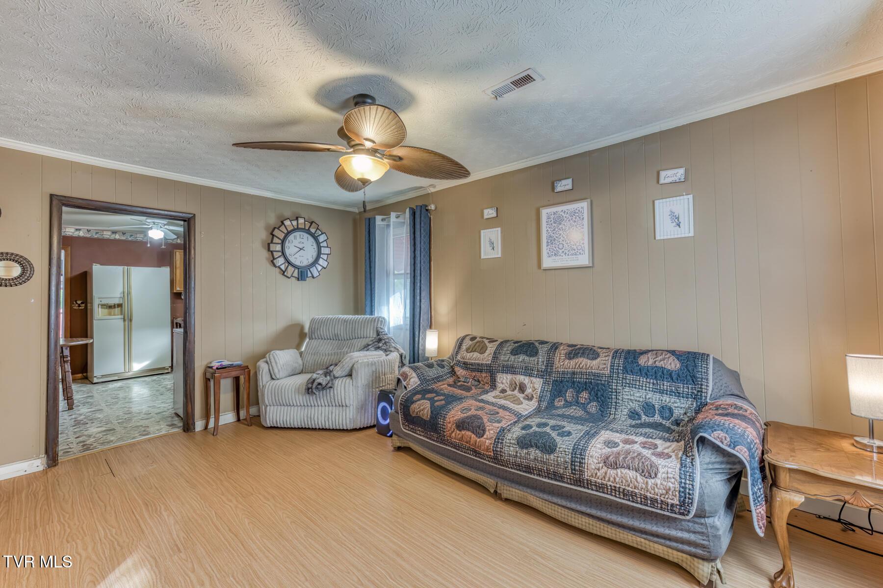 2106 Millye St-4