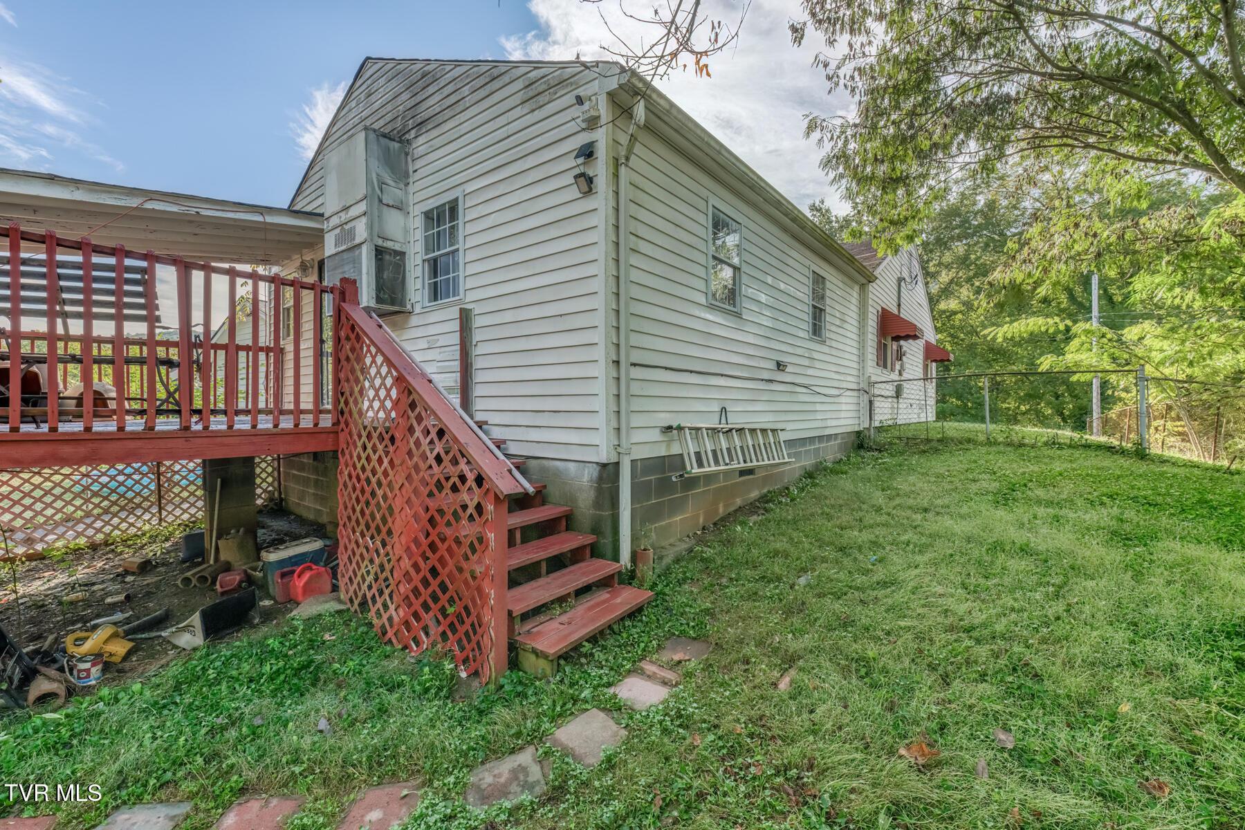 2106 Millye St-32