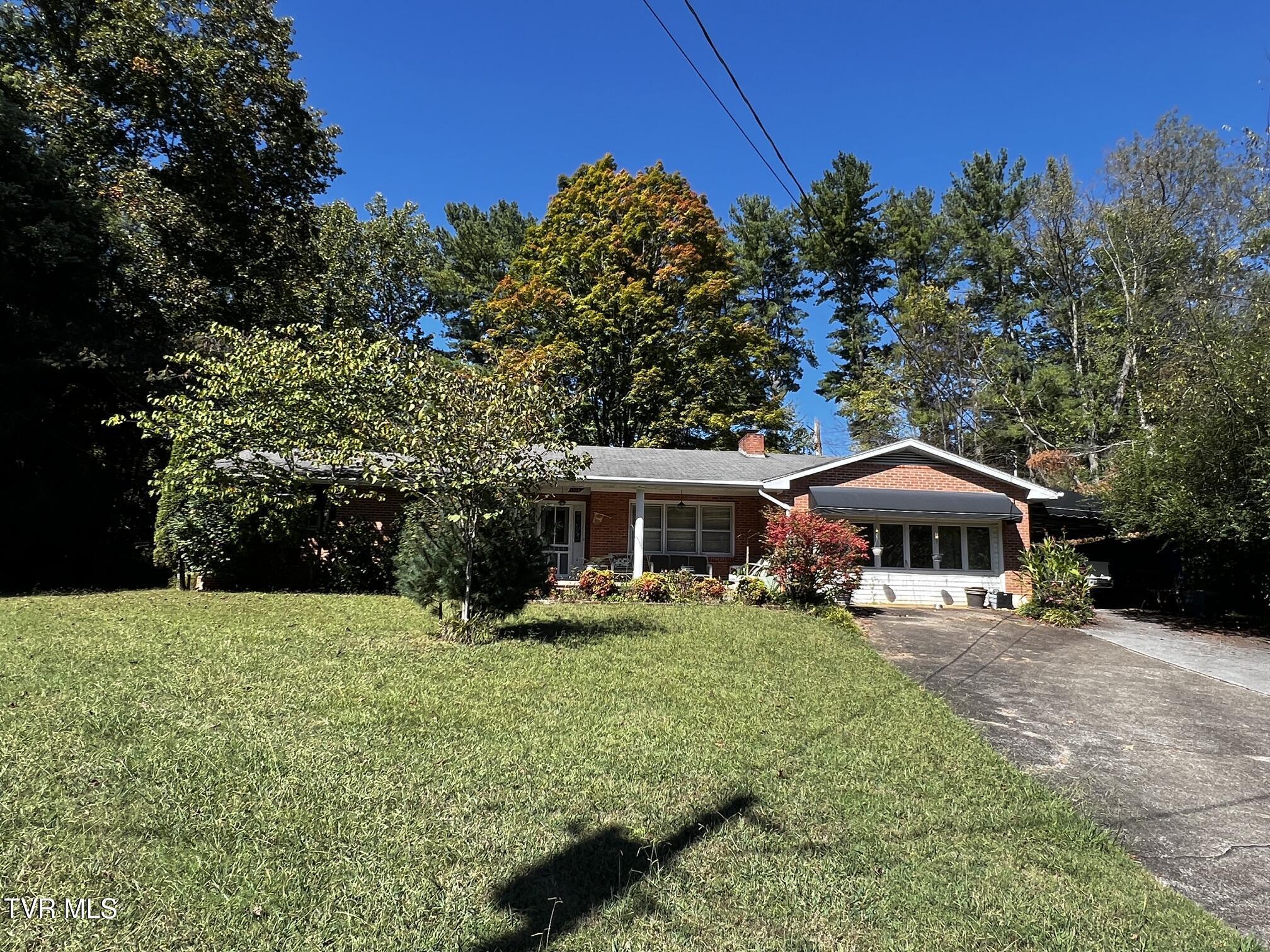 Photo of 3 bed, 2 bath, 2,154 sq ft single family residence at 1509 Woodland Avenue