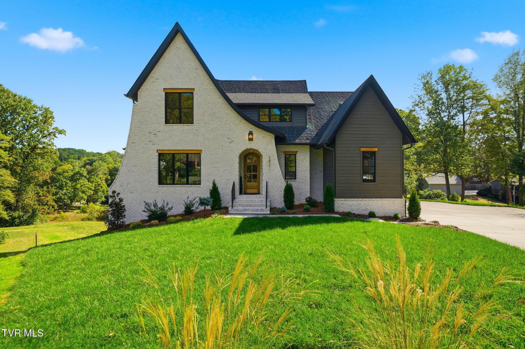 70-web-or-mls-1811 Millbrook Dr-79