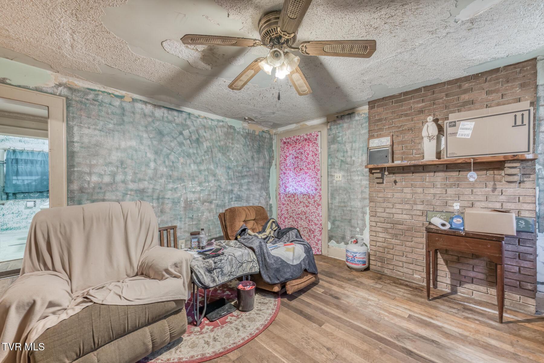 2410 Broad St-5