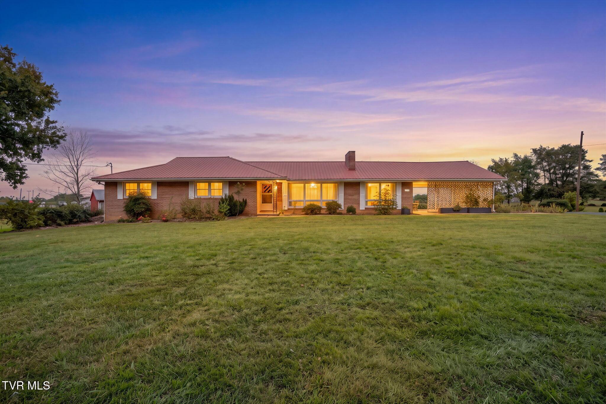 Photo of 3 bed, 3 bath, 3,579 sq ft single family residence at 226 Boonesboro Road