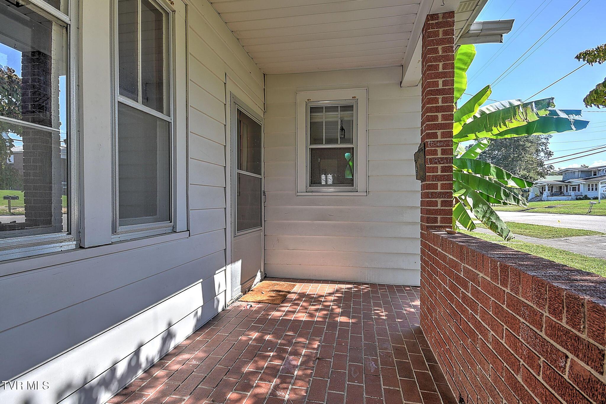 5-web-or-mls-277 Main St DOM-5