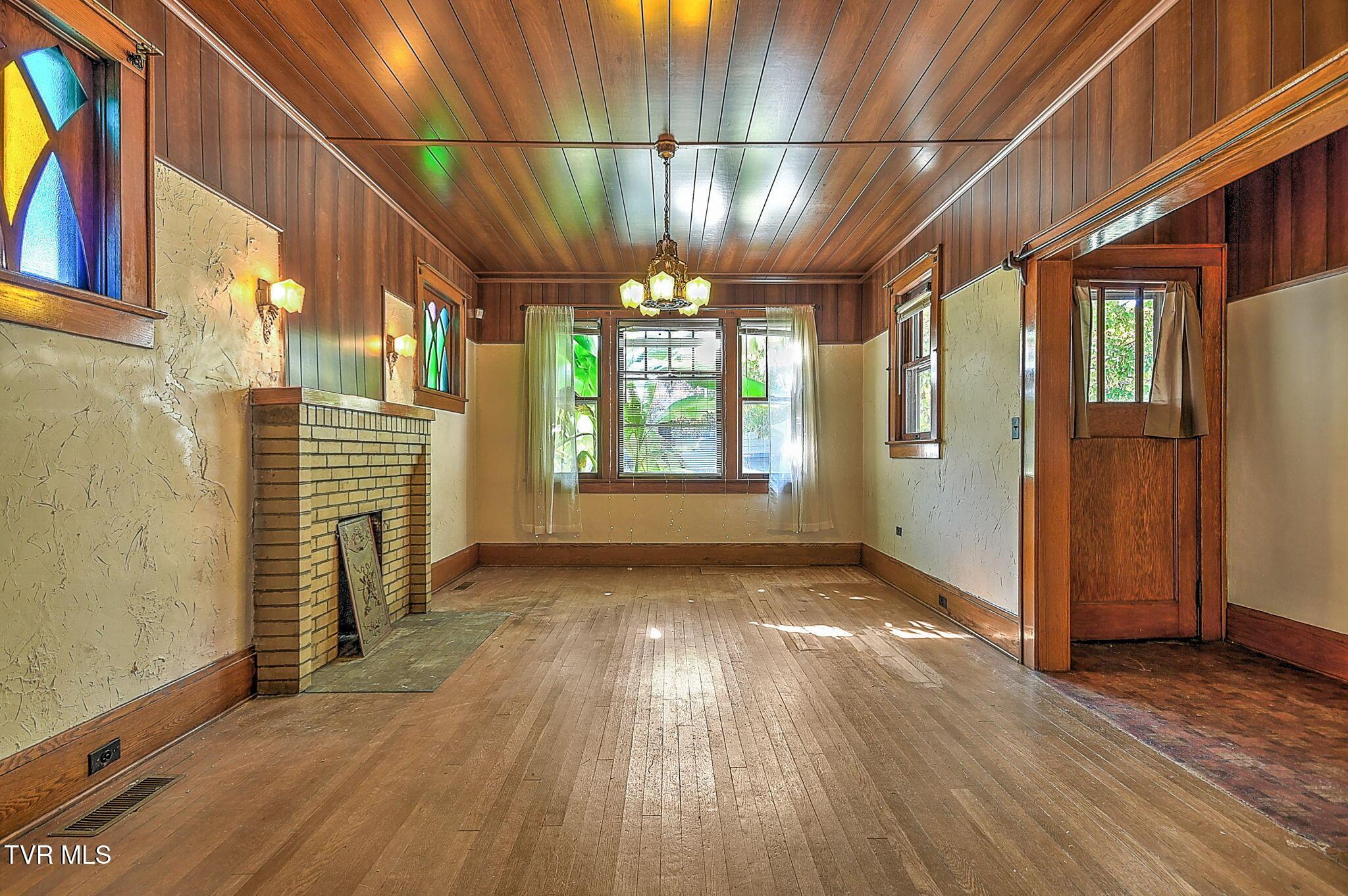 7-web-or-mls-277 Main St DOM-7