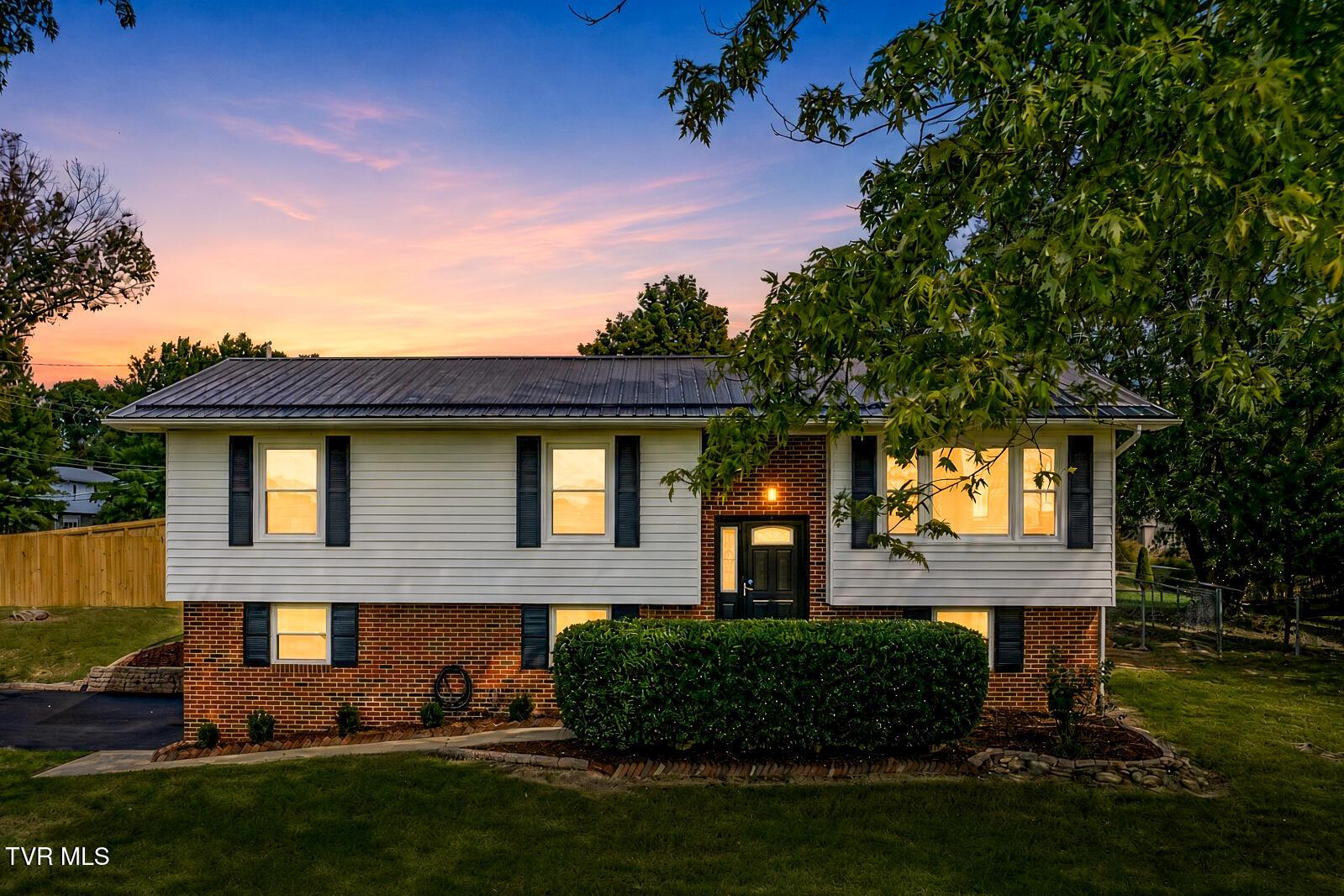 118 Greenmeadow Ln (1 of 79)