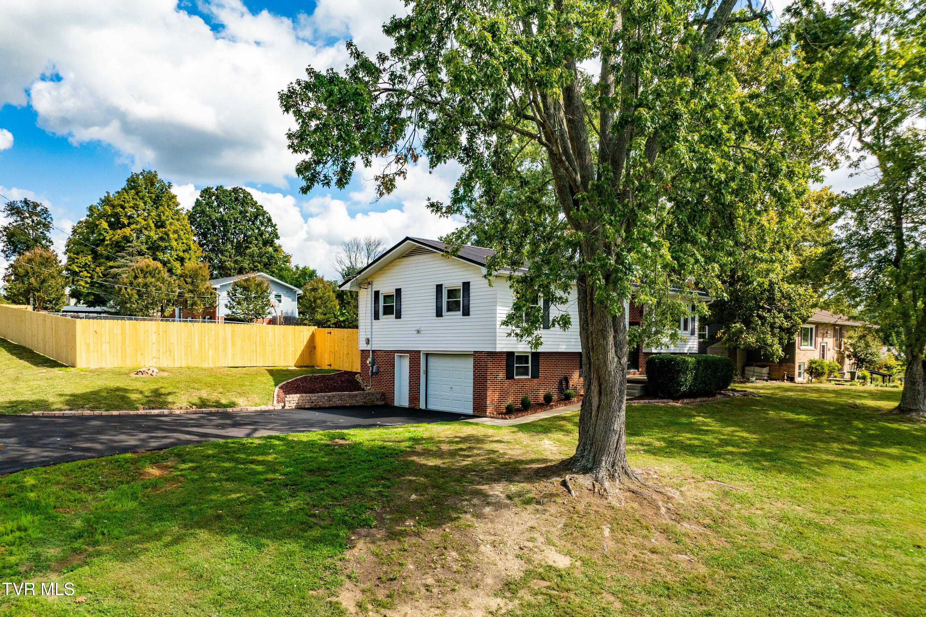 118 Greenmeadow Ln (13 of 79)