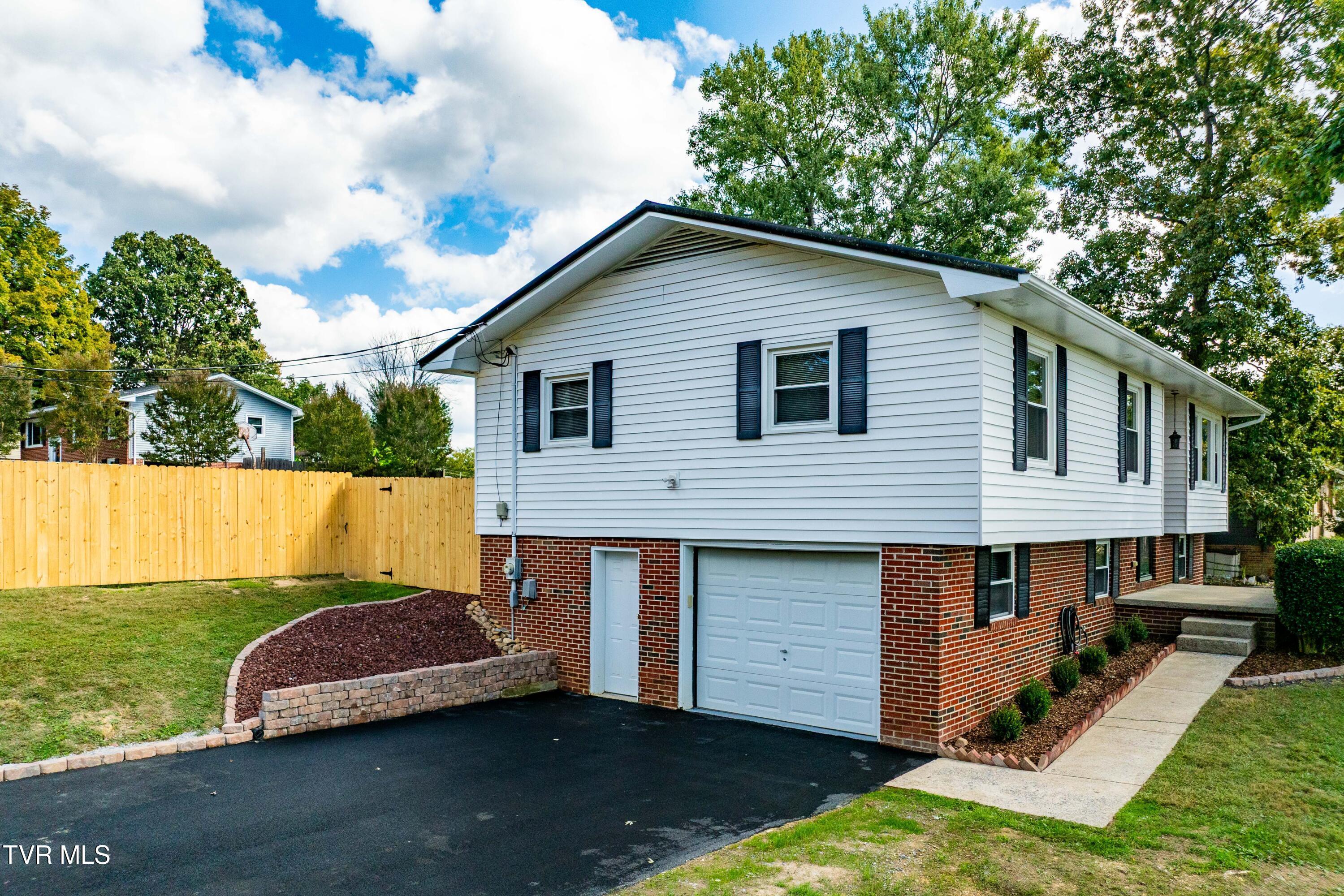 118 Greenmeadow Ln (16 of 79)