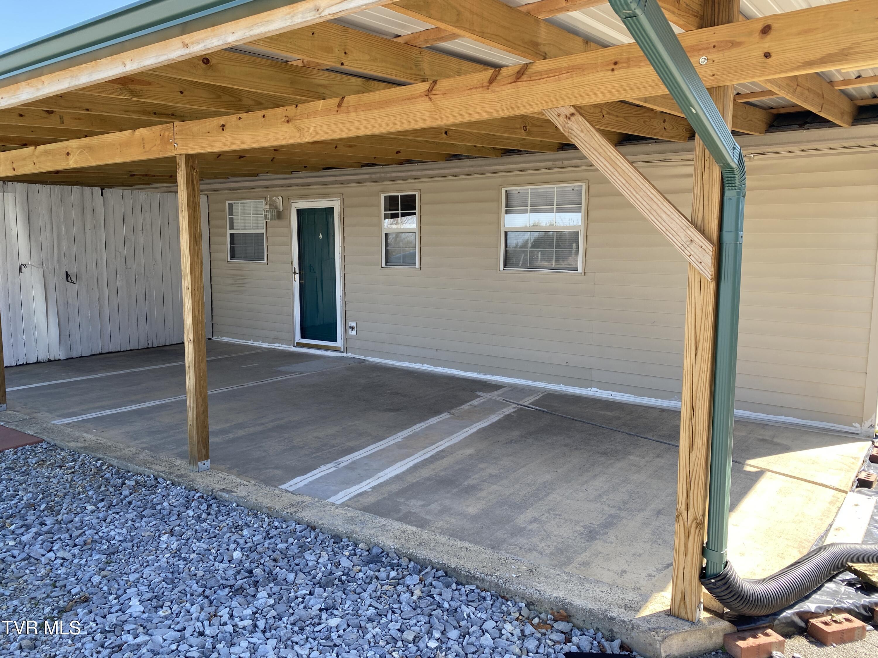 Photo of 2 bed, 1 bath, 938 sq ft residential lease at 140 Kathy Avenue #2