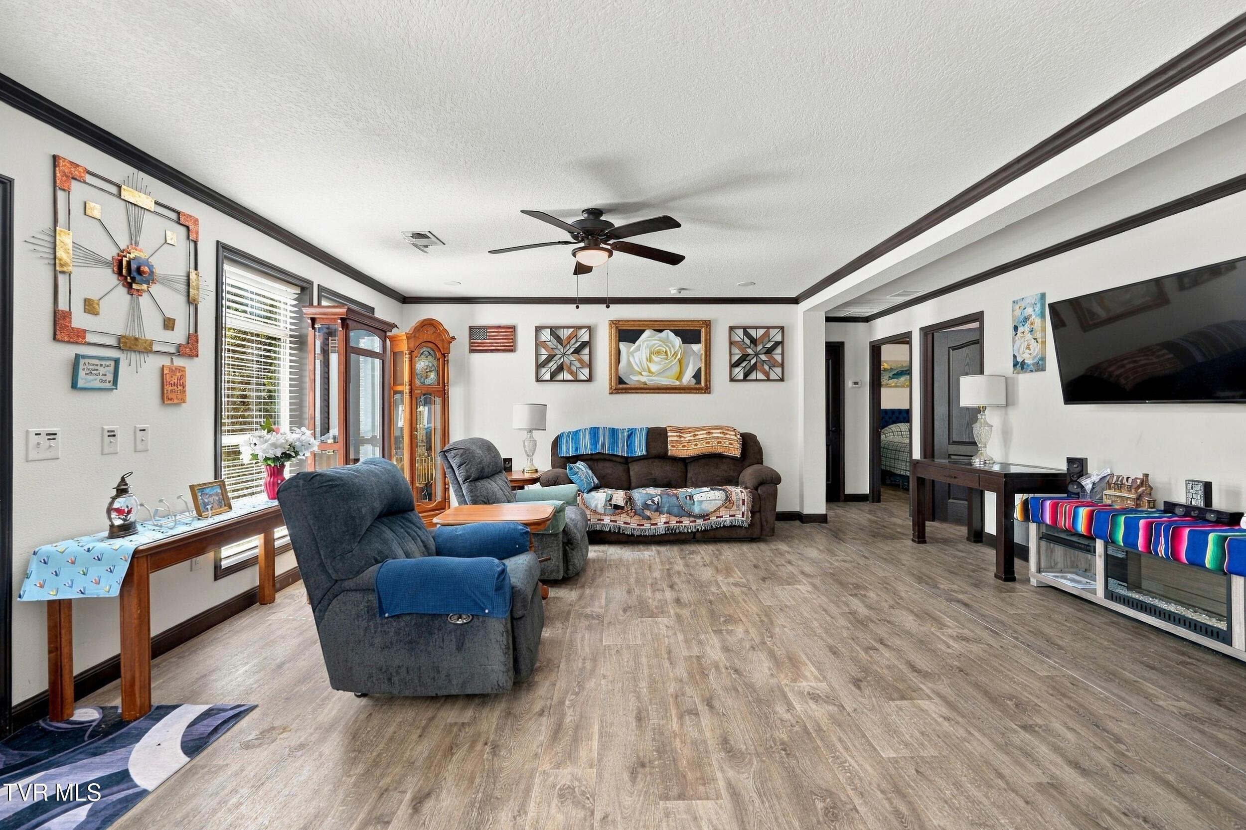 6_683 turner rd-12